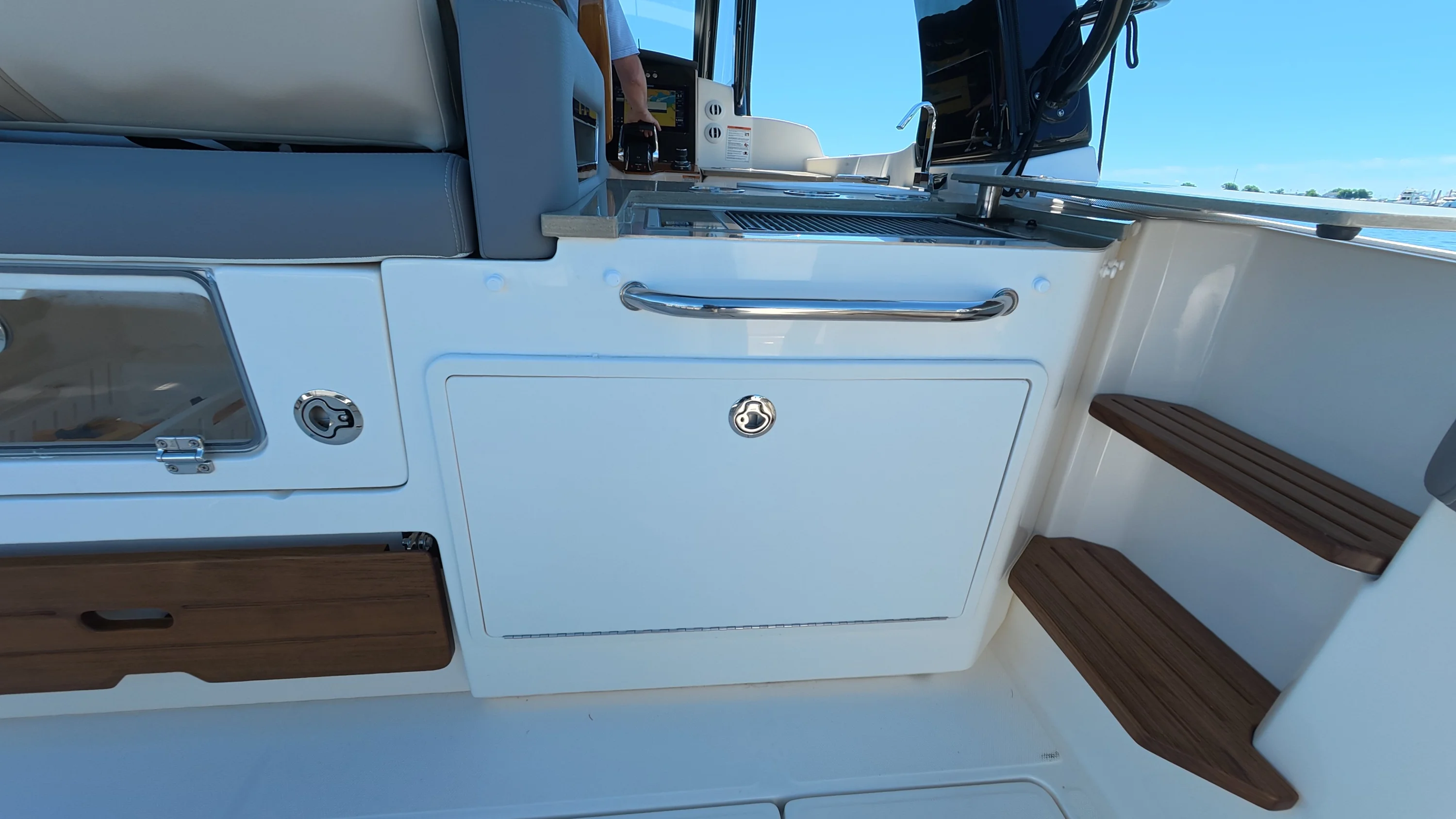 2026 Boston Whaler 350 Realm Image Thumbnail #22