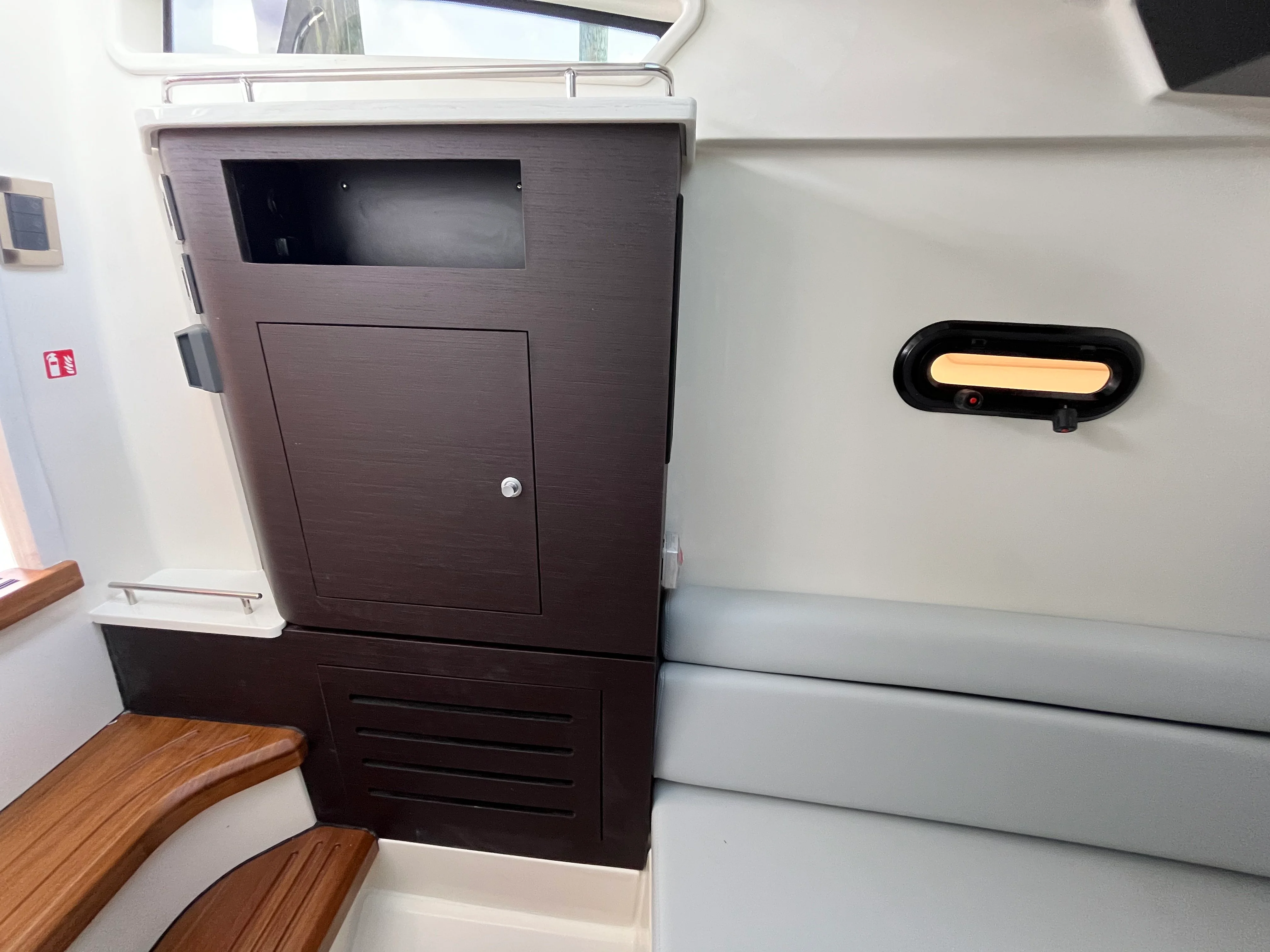 2026 Boston Whaler 350 Realm Image Thumbnail #38