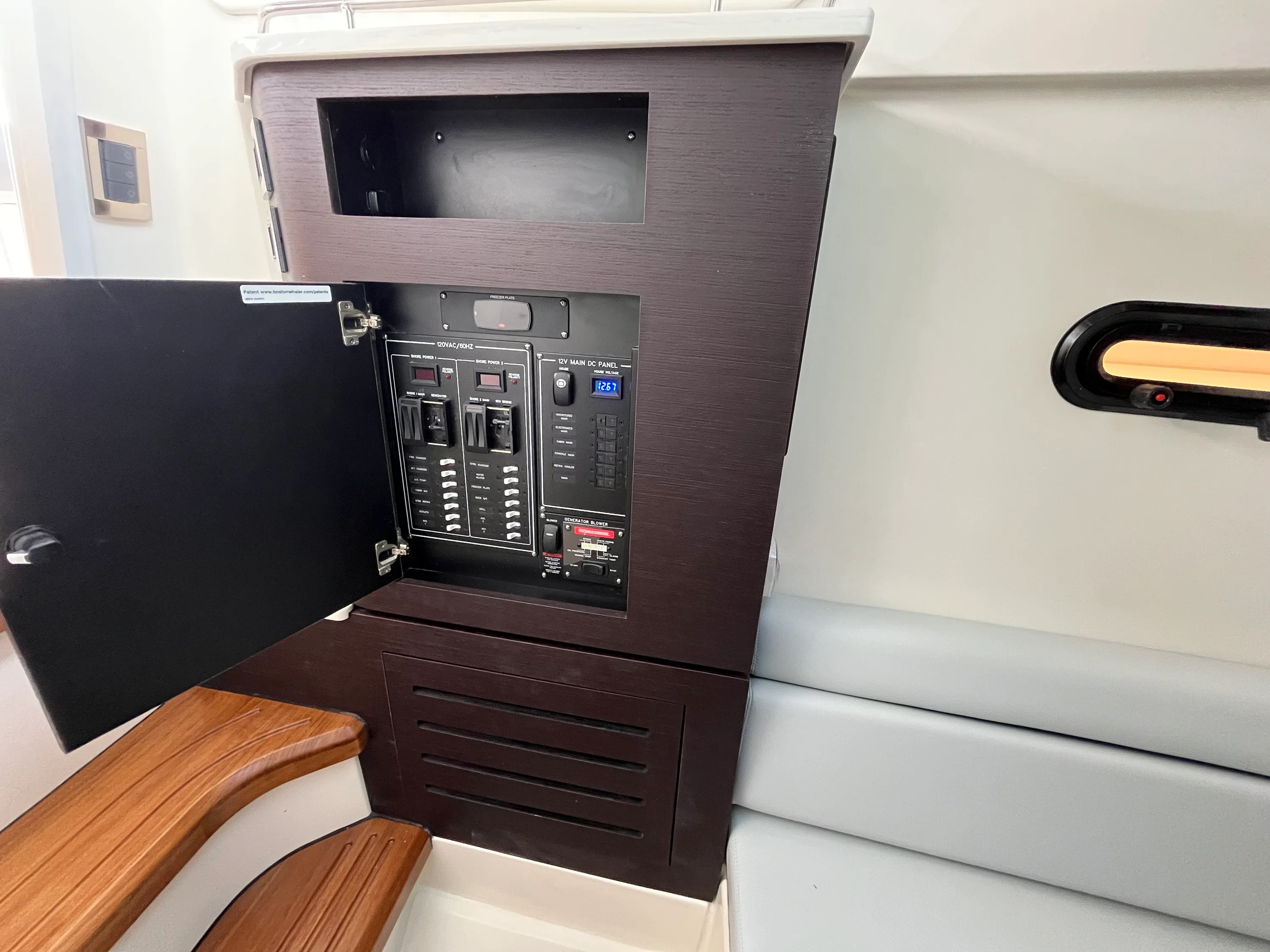 2026 Boston Whaler 350 Realm Image Thumbnail #39