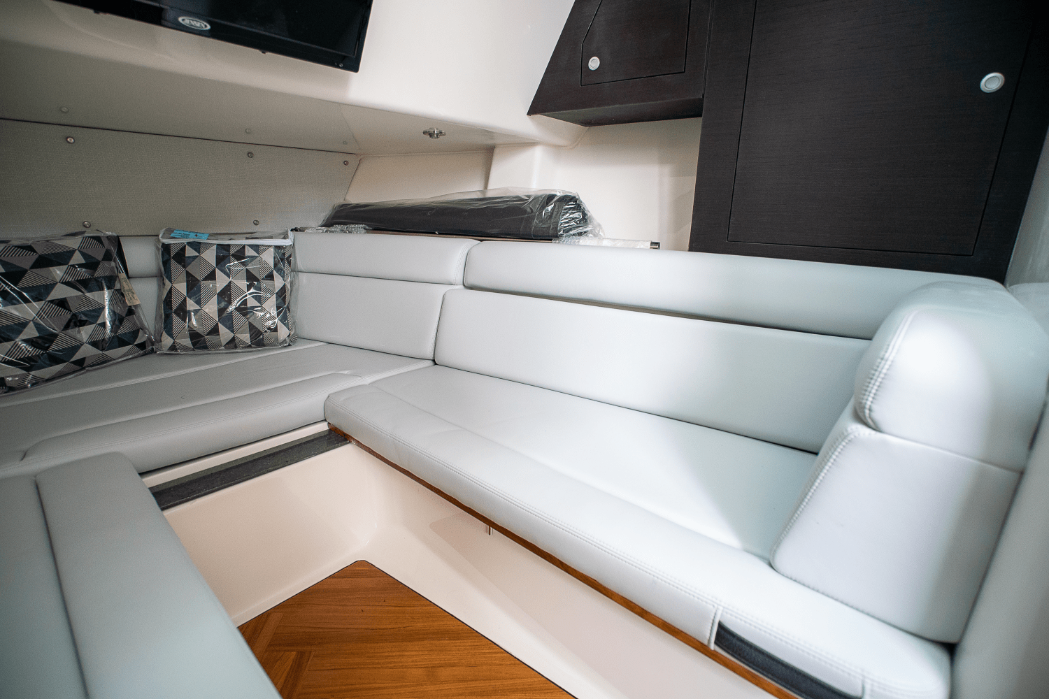 2025 Boston Whaler 350 Realm Image Thumbnail #19