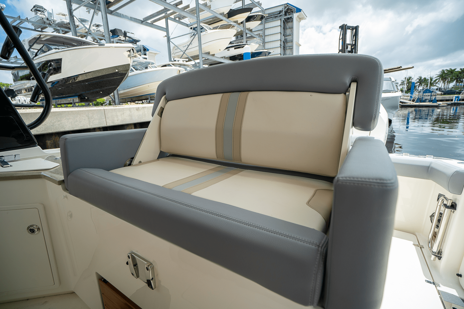 2025 Boston Whaler 350 Realm Image Thumbnail #10