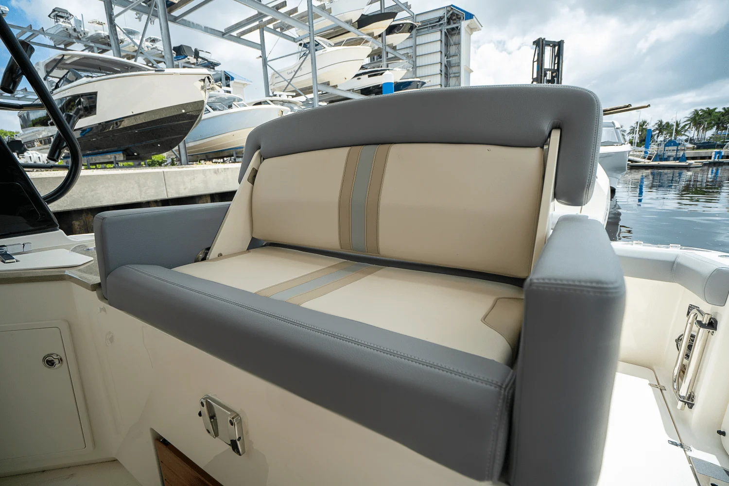 2025 Boston Whaler 350 Realm Image Thumbnail #10