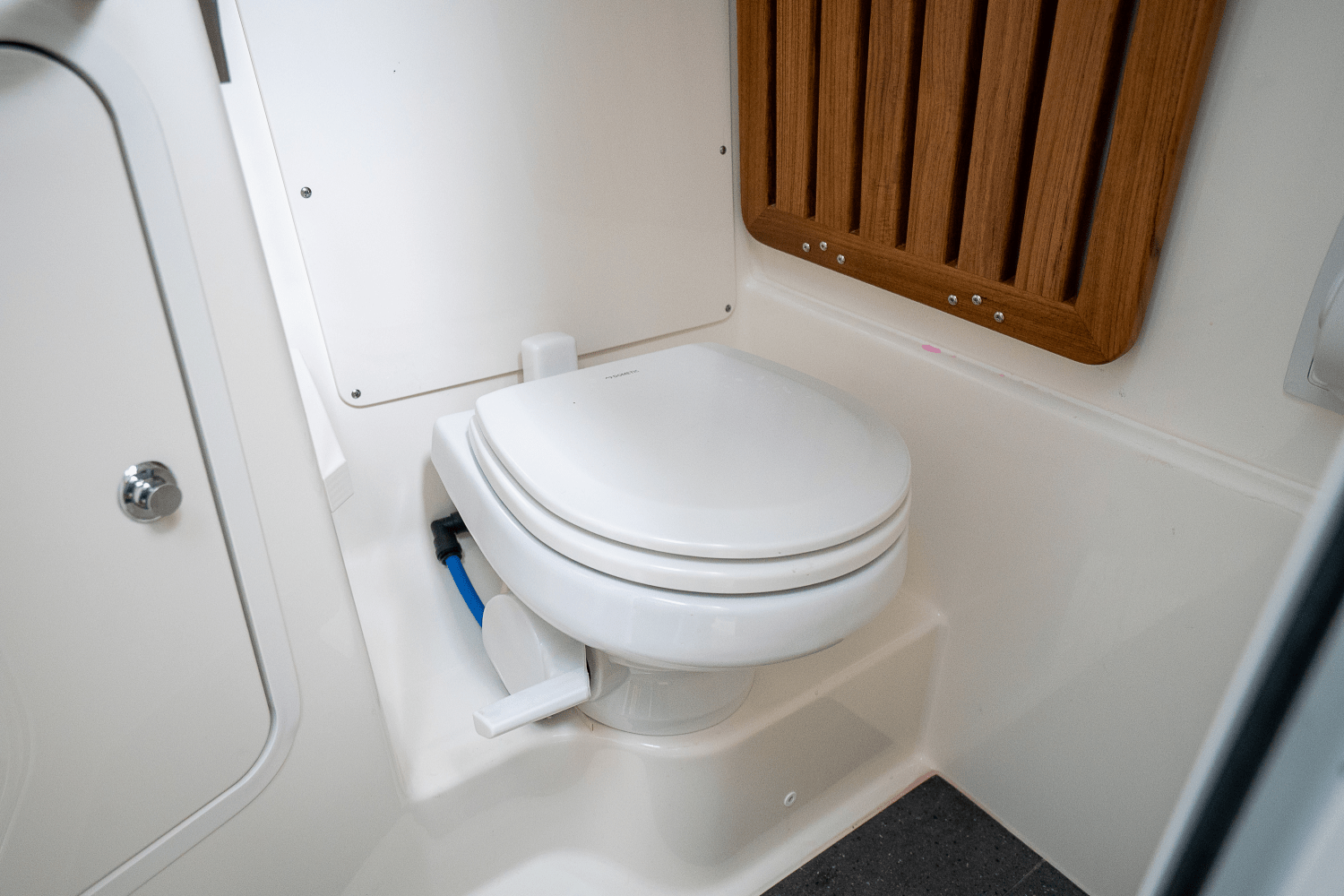 2025 Boston Whaler 350 Realm Image Thumbnail #25