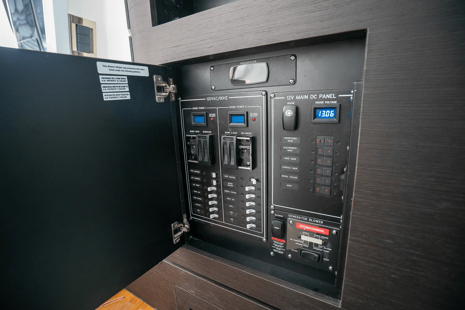 2025 Boston Whaler 350 Realm Image Thumbnail #26