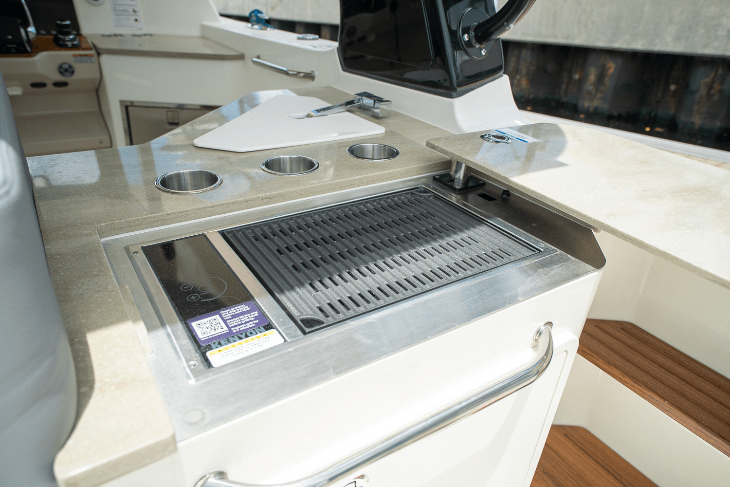 2025 Boston Whaler 350 Realm Image Thumbnail #9