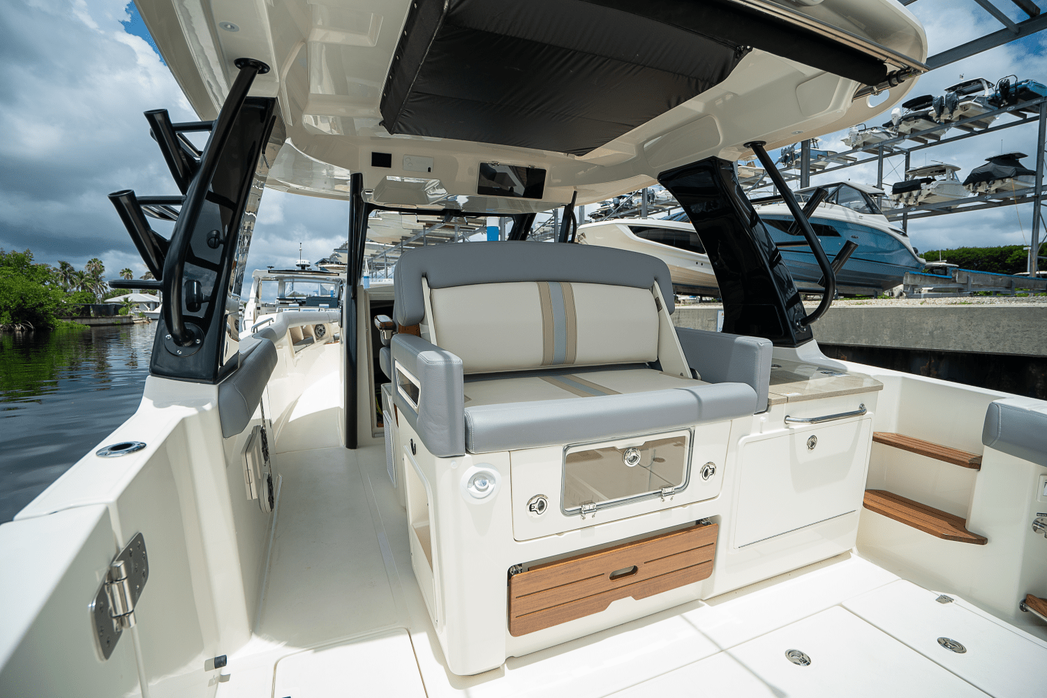 2025 Boston Whaler 350 Realm Image Thumbnail #6