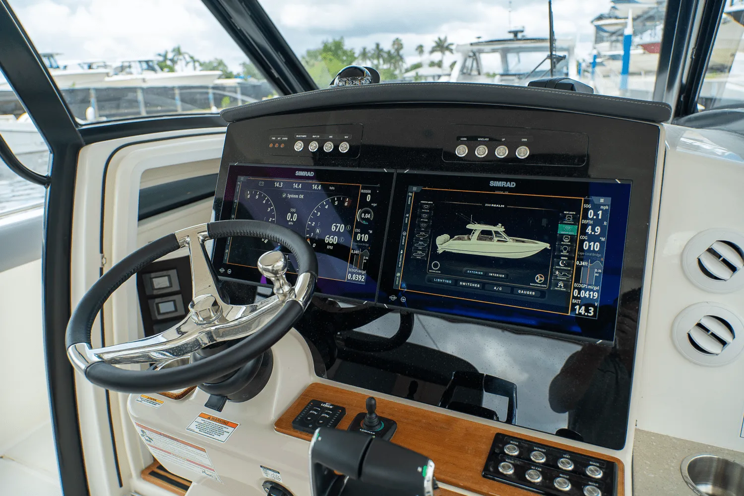 2025 Boston Whaler 350 Realm Image Thumbnail #16