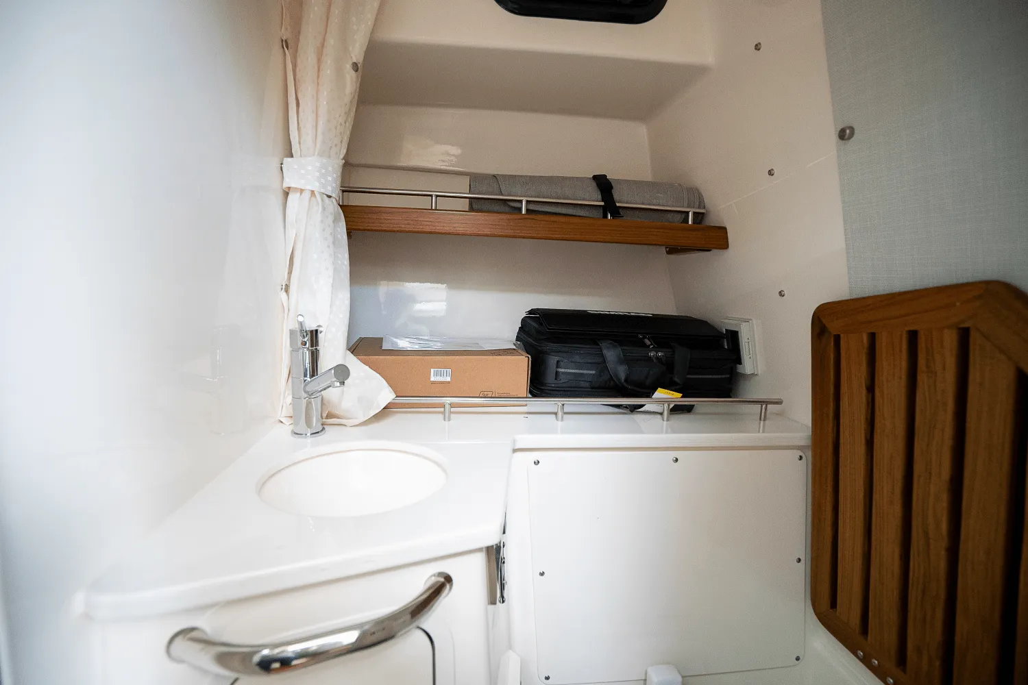 2025 Boston Whaler 350 Realm Image Thumbnail #23