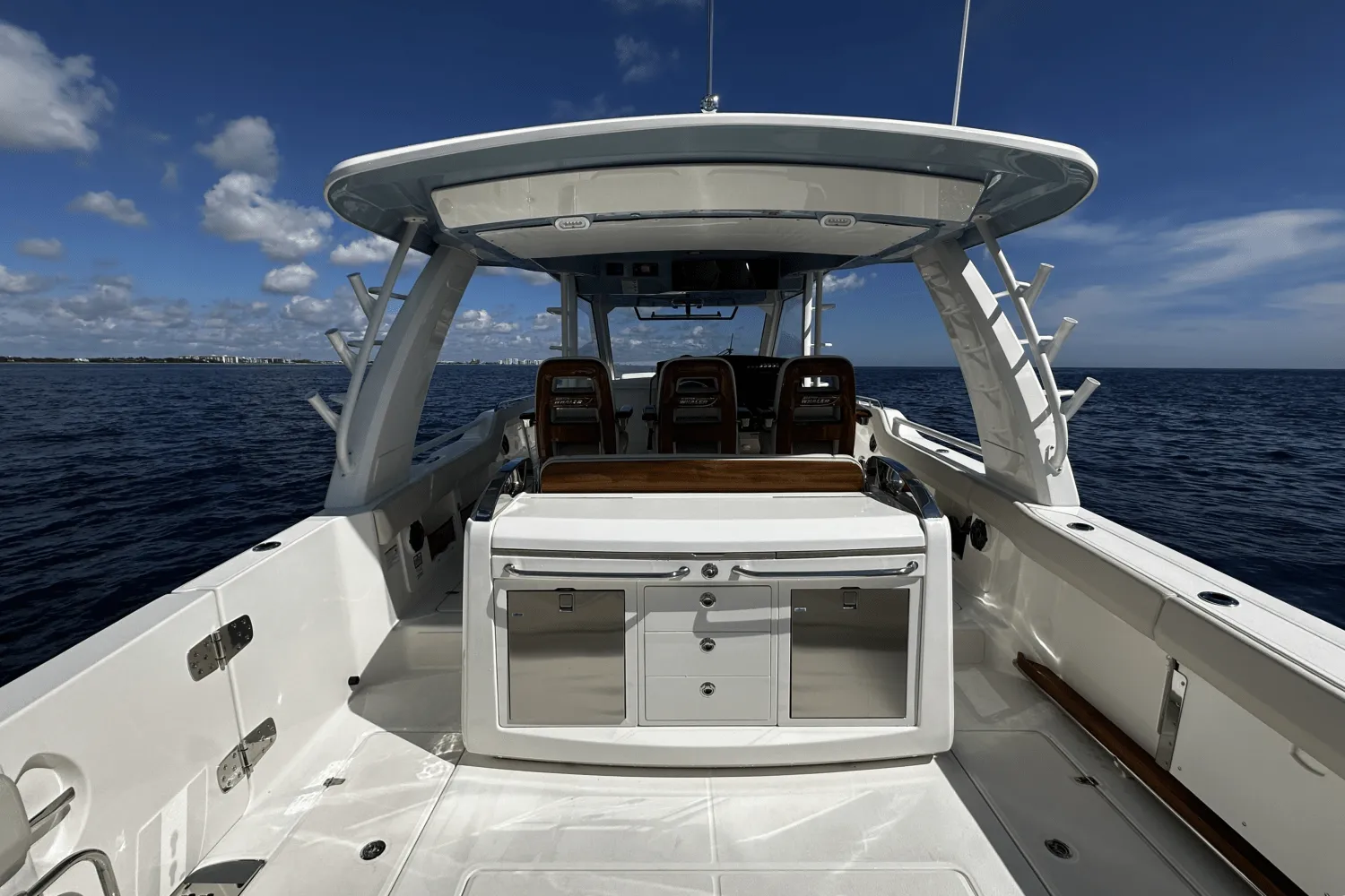 2026 Boston Whaler 420 Outrage Image Thumbnail #15