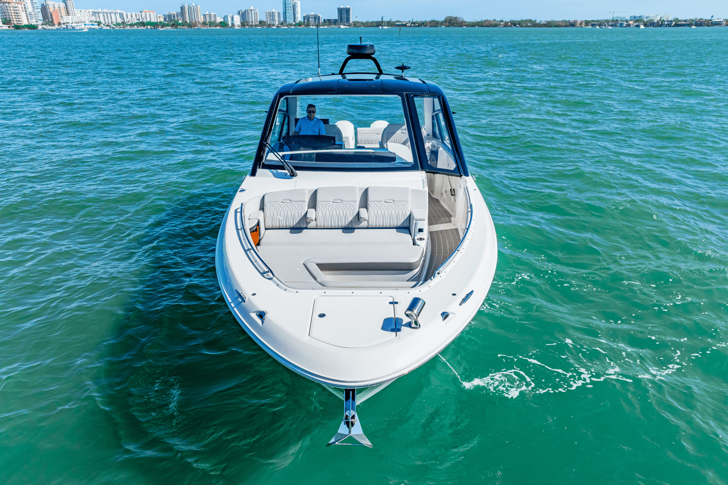 2024 Sea Ray 370 SUNDANCER OUTBOARD Image Thumbnail #4