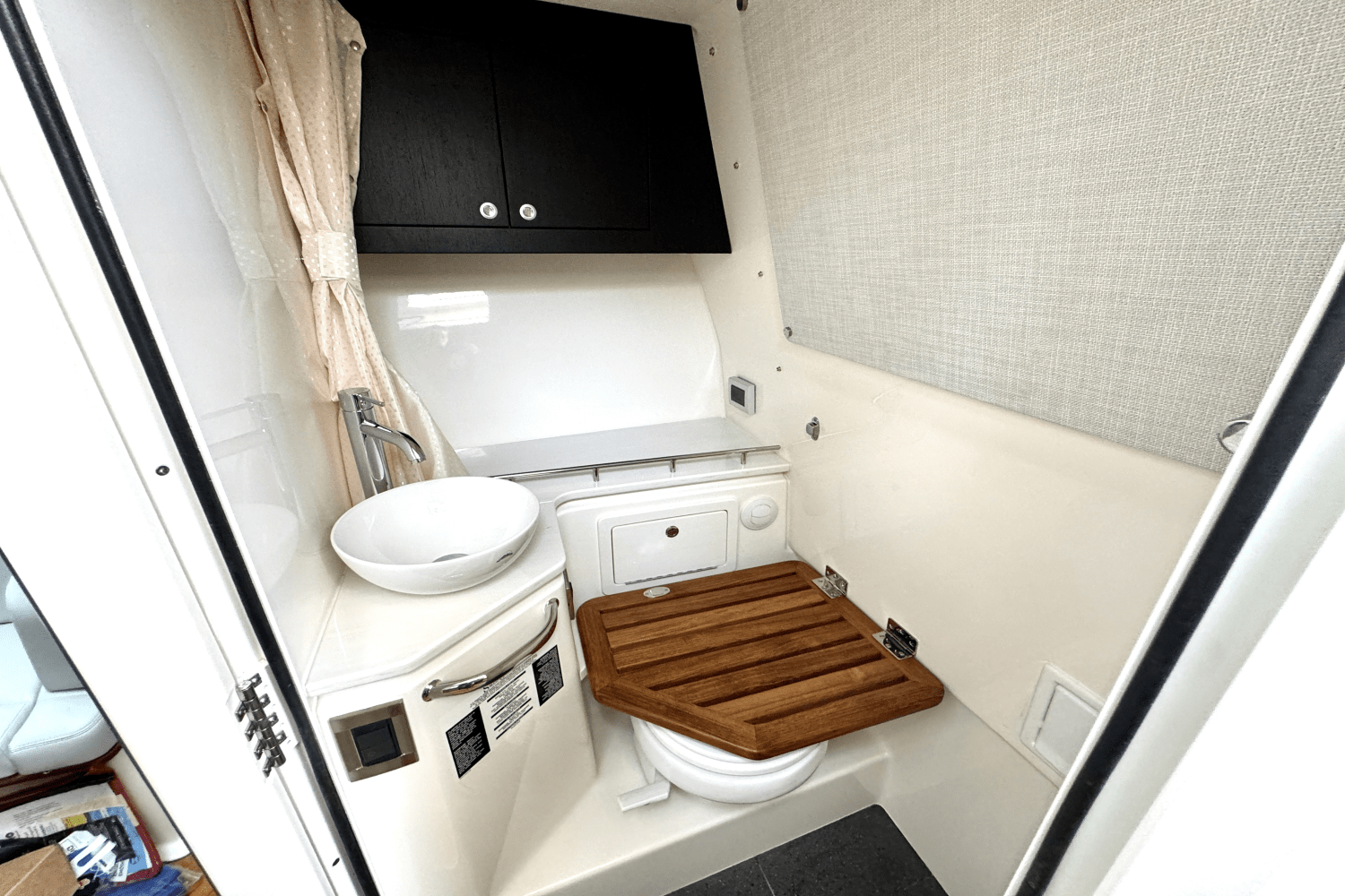 2025 Boston Whaler 380 Realm Image Thumbnail #59