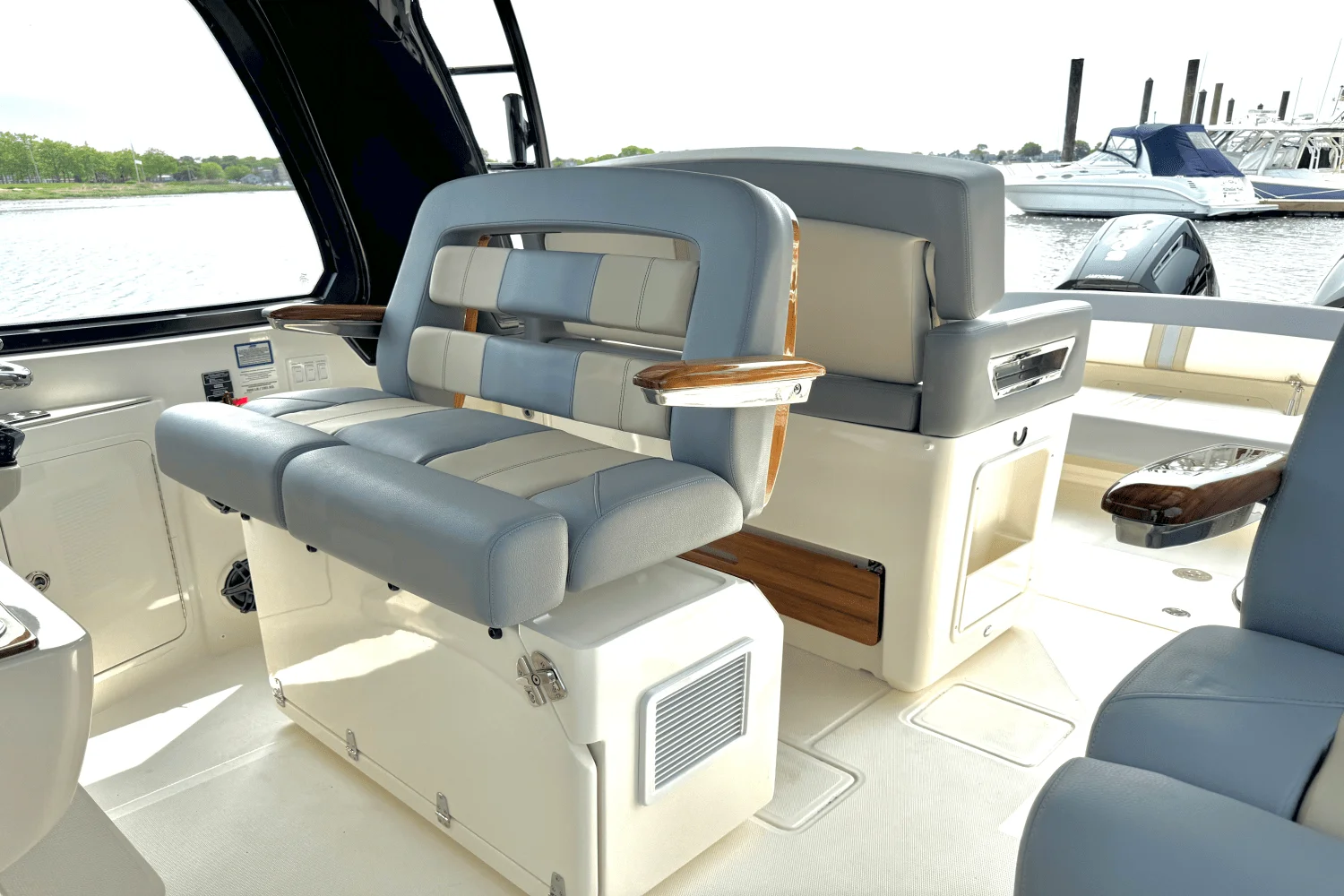 2025 Boston Whaler 380 Realm Image Thumbnail #40