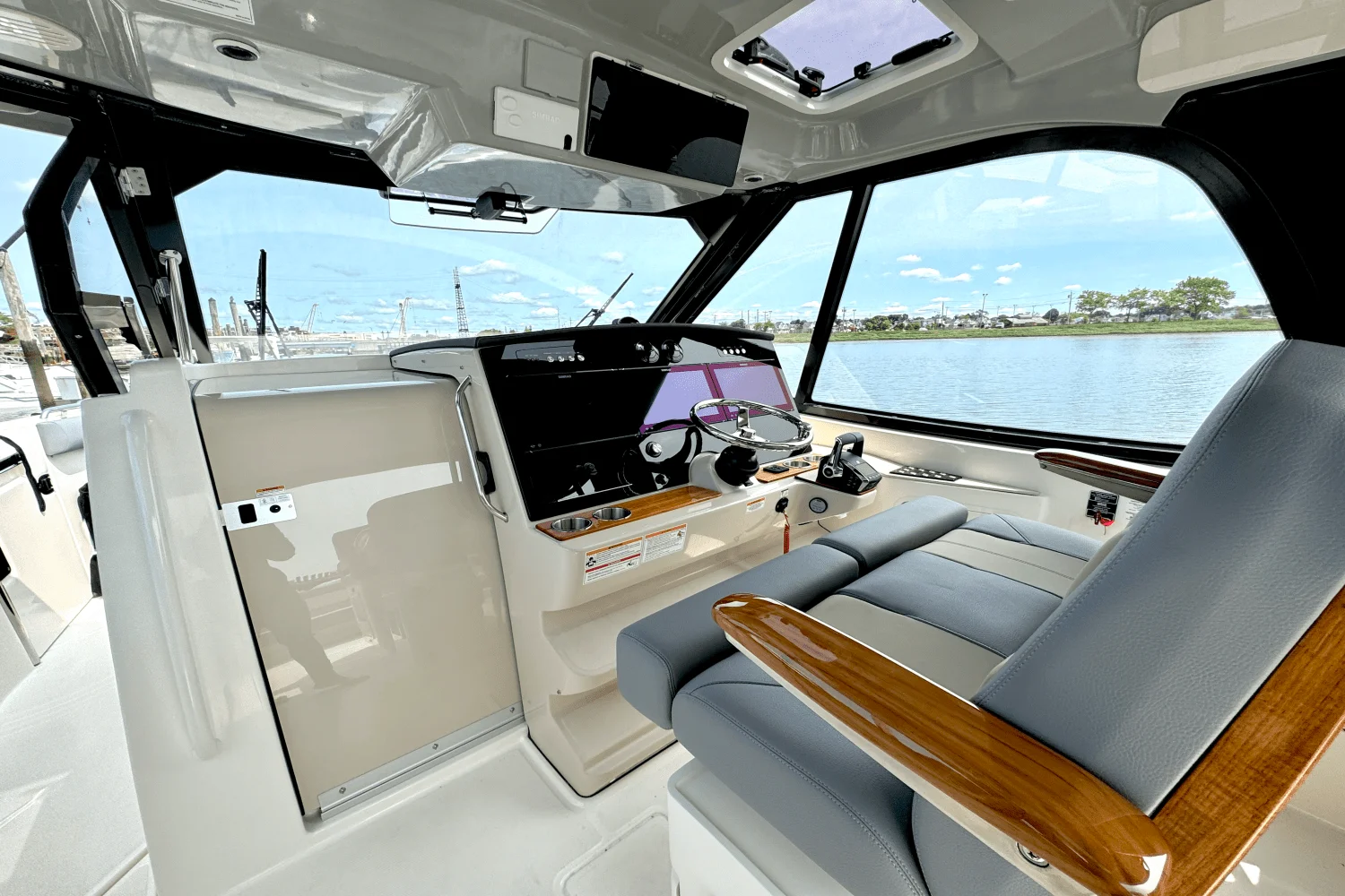 2025 Boston Whaler 380 Realm Image Thumbnail #41