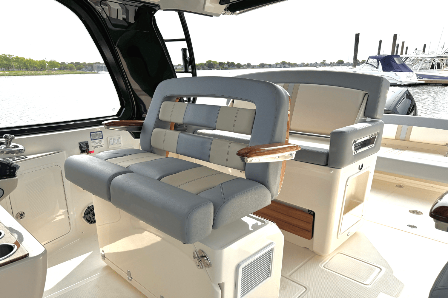 2025 Boston Whaler 380 Realm Image Thumbnail #38