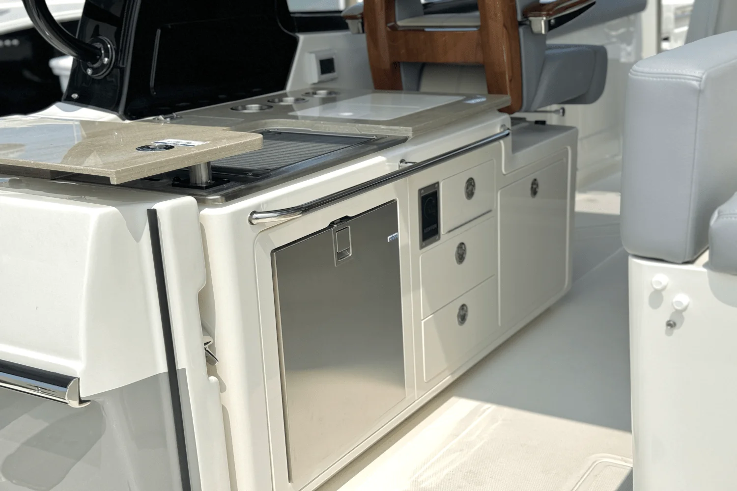 2025 Boston Whaler 380 Realm Image Thumbnail #32