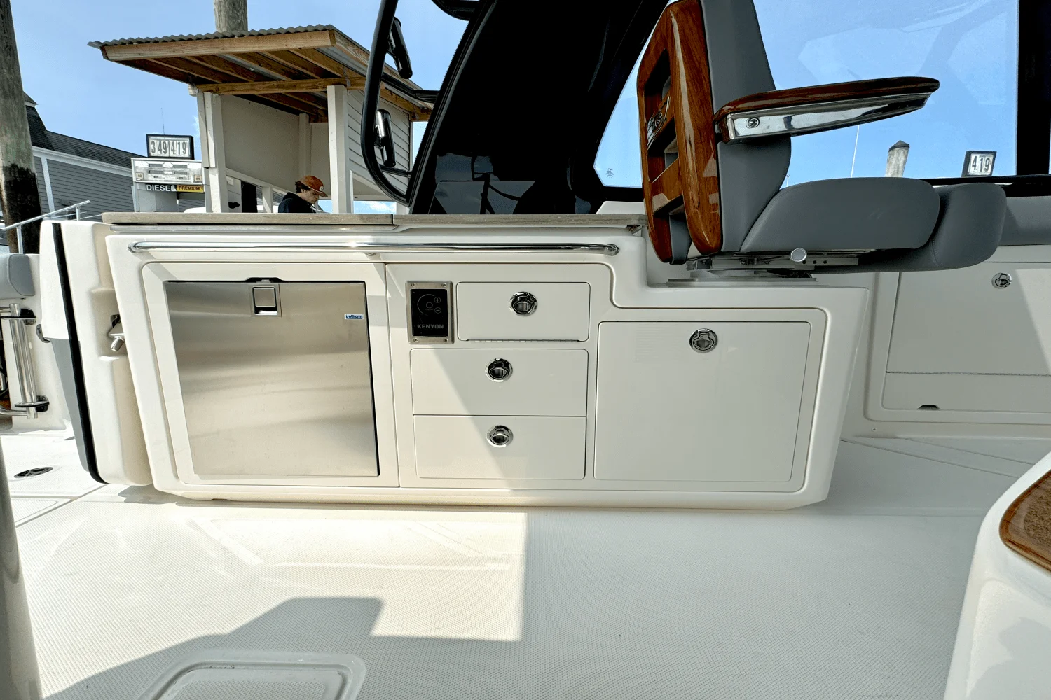 2025 Boston Whaler 380 Realm Image Thumbnail #33