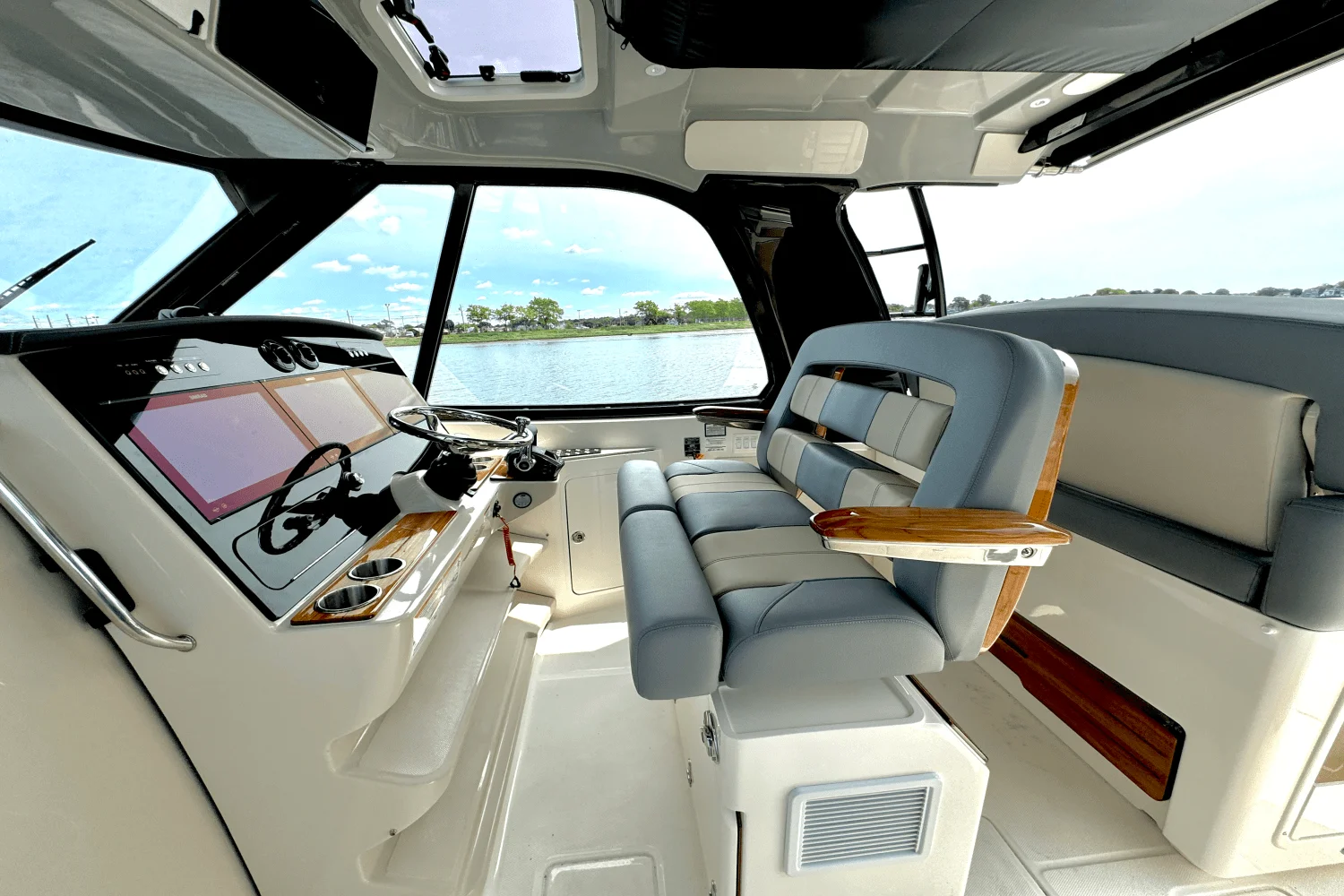 2025 Boston Whaler 380 Realm Image Thumbnail #39