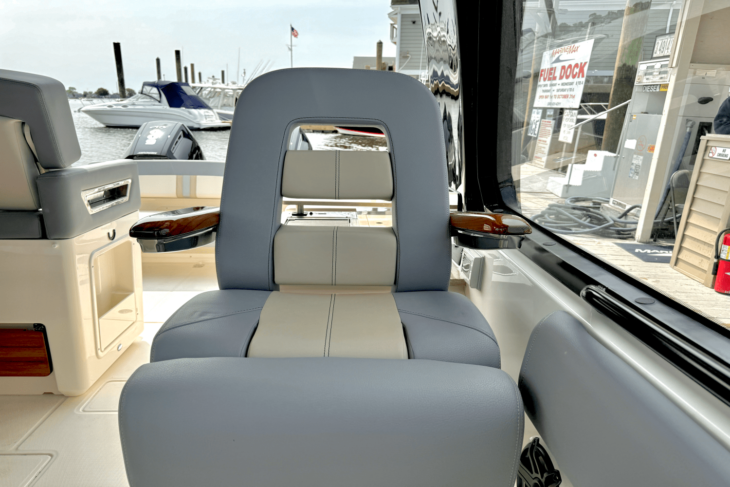 2025 Boston Whaler 380 Realm Image Thumbnail #42