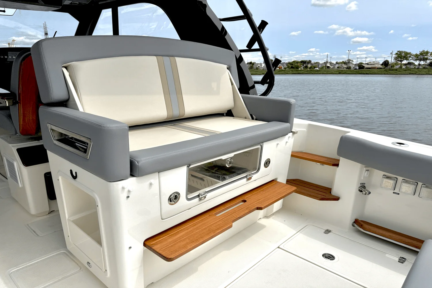 2025 Boston Whaler 380 Realm Image Thumbnail #24