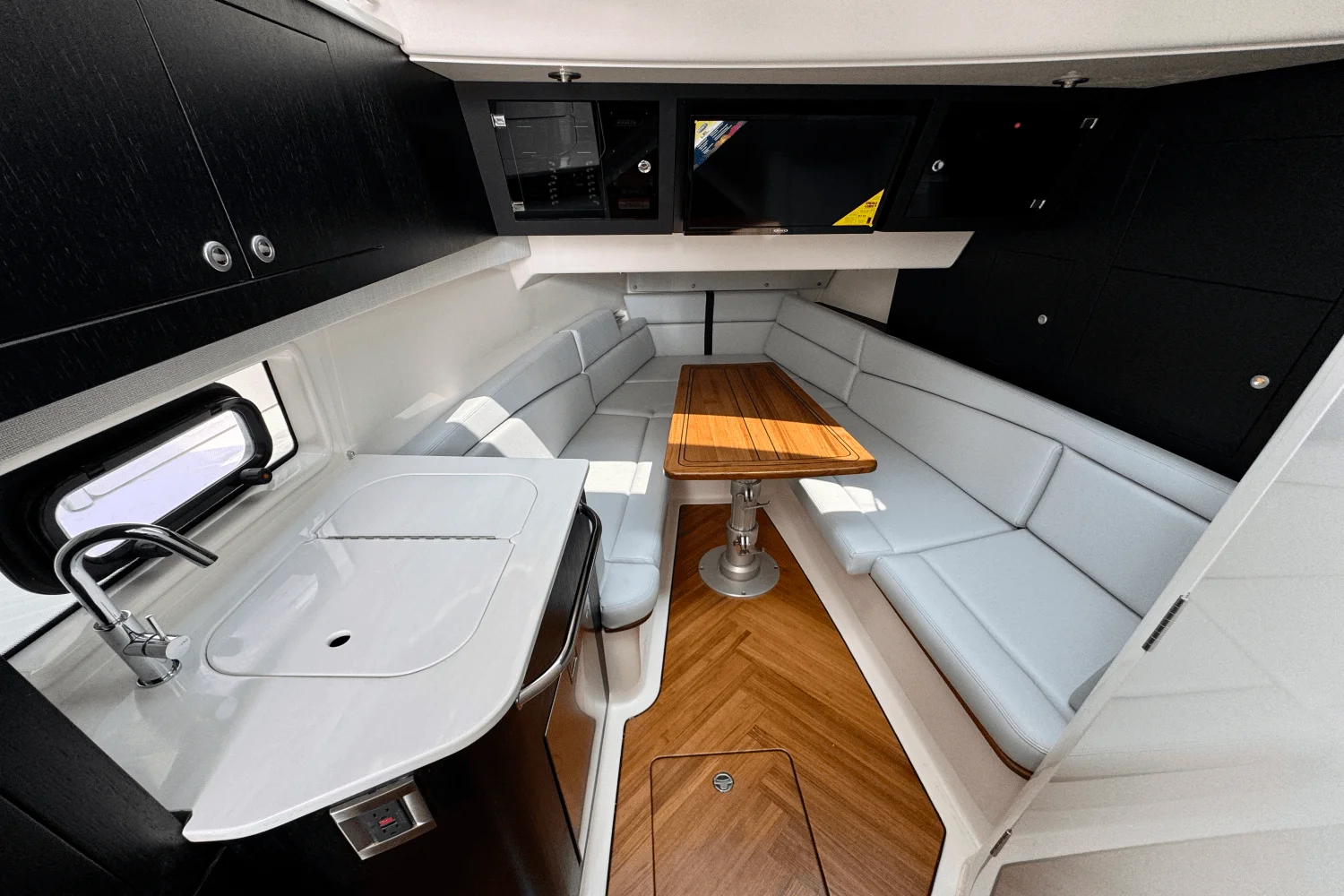 2025 Boston Whaler 380 Realm Image Thumbnail #51