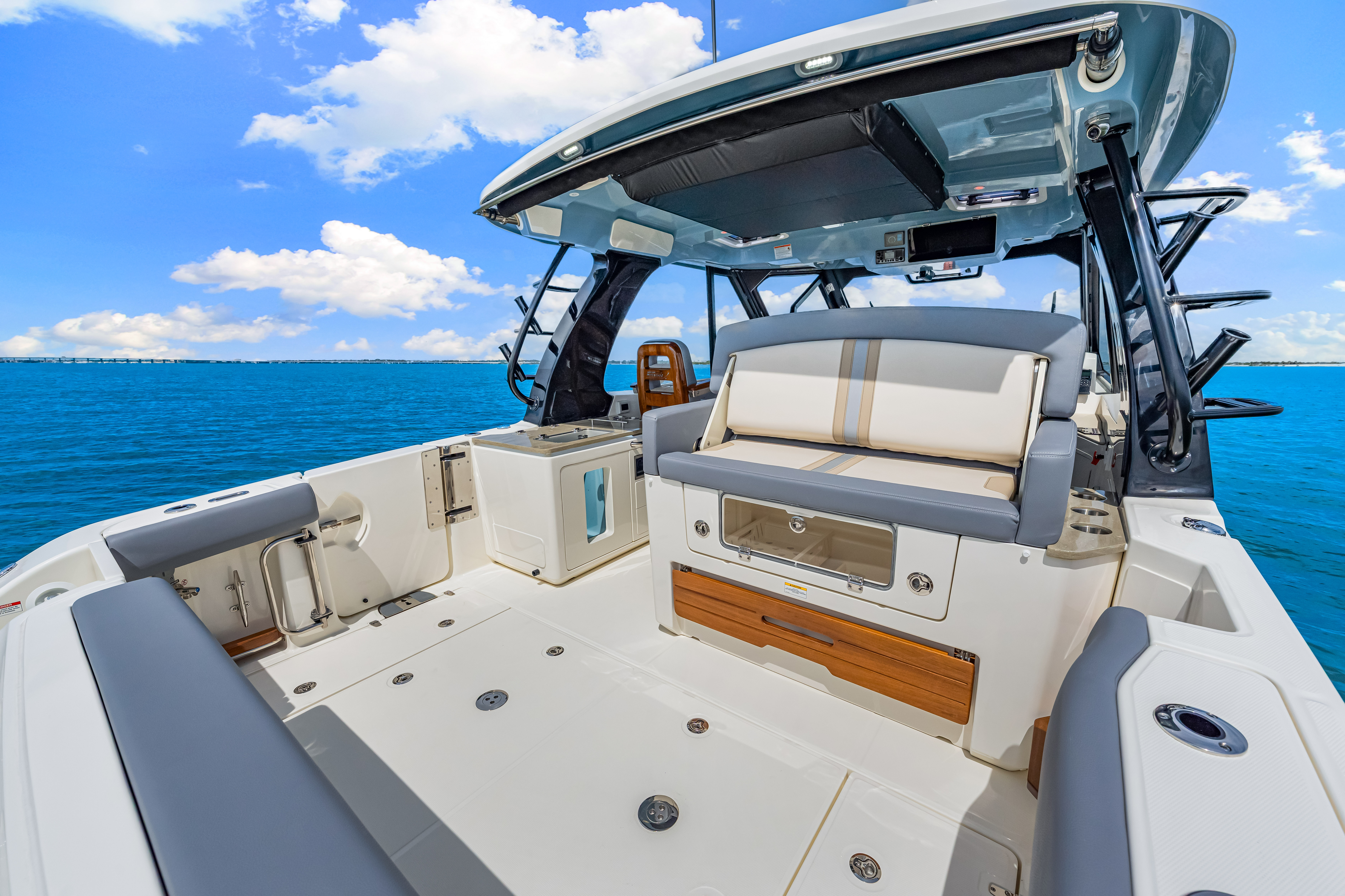 2025 Boston Whaler 380 Realm Image Thumbnail #16