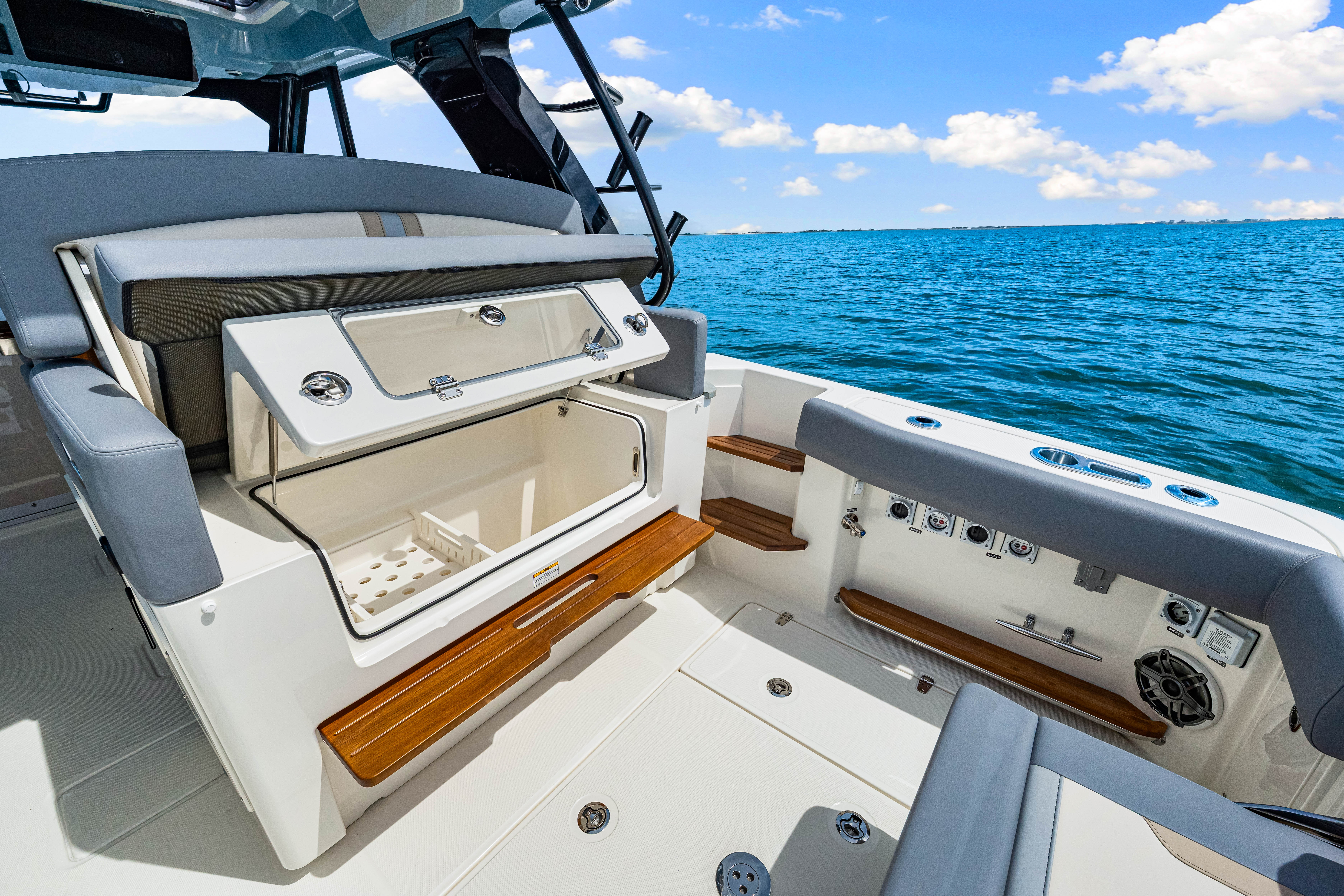 2025 Boston Whaler 380 Realm Image Thumbnail #36