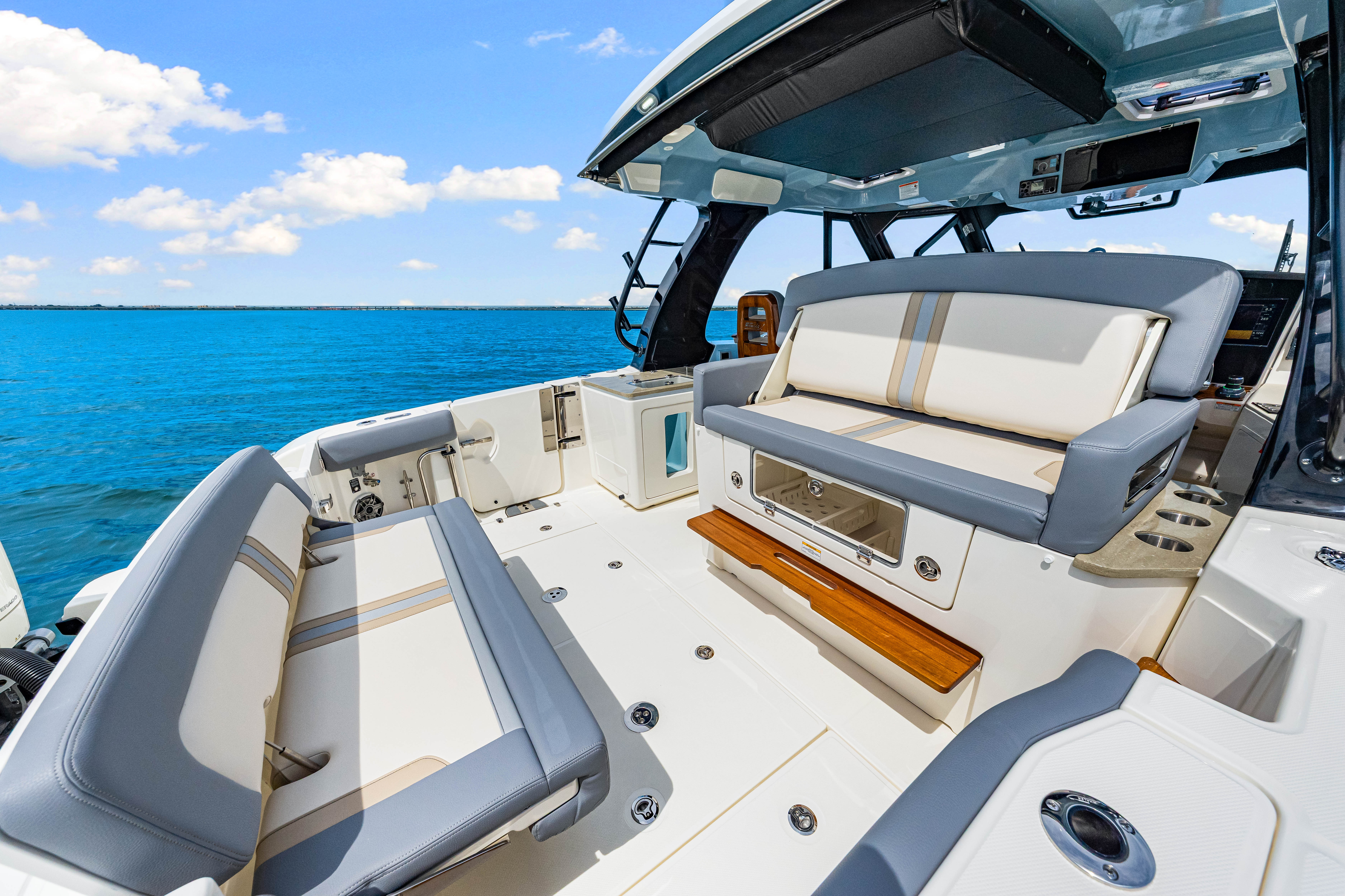 2025 Boston Whaler 380 Realm Image Thumbnail #37