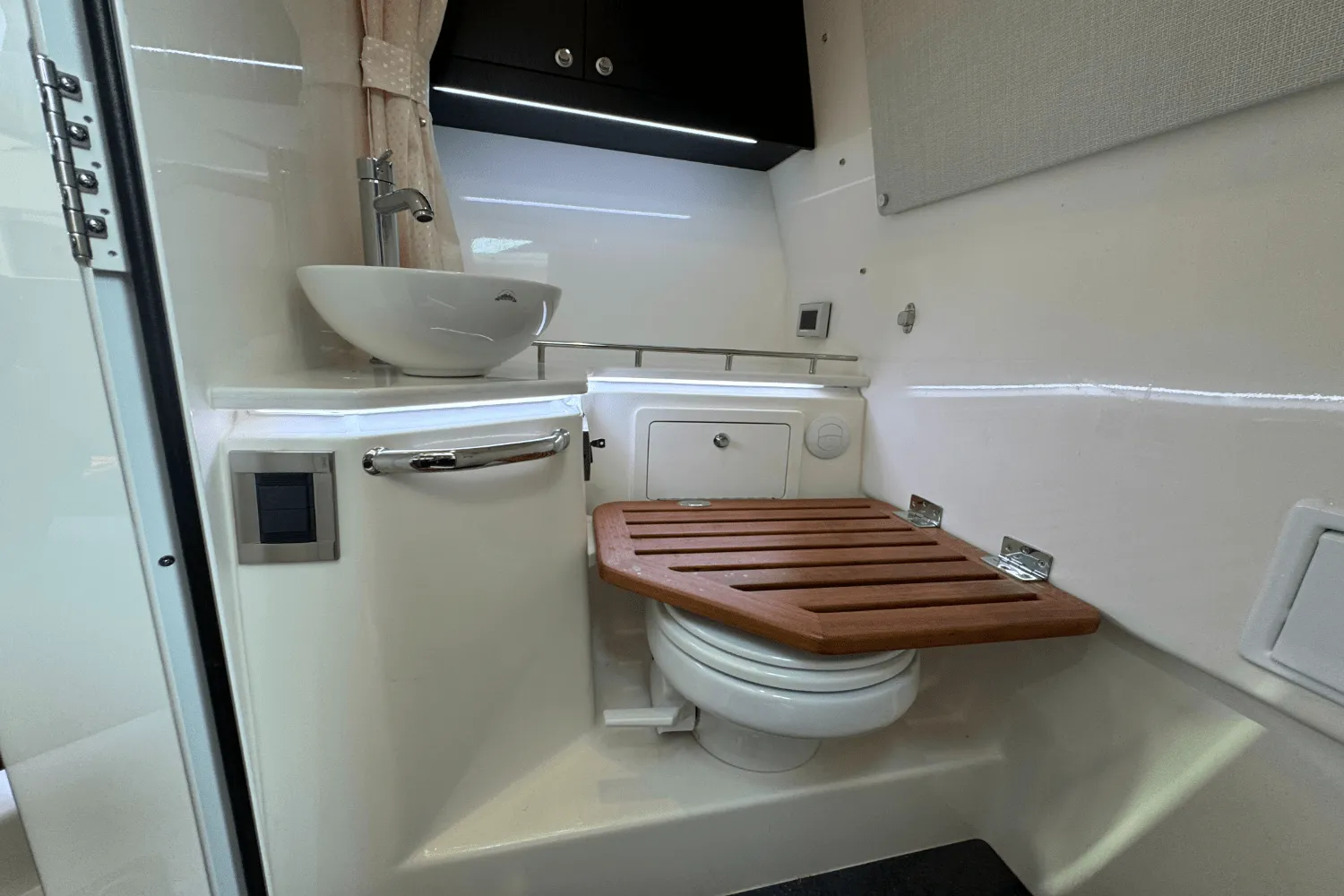 2025 Boston Whaler 380 Realm Image Thumbnail #68