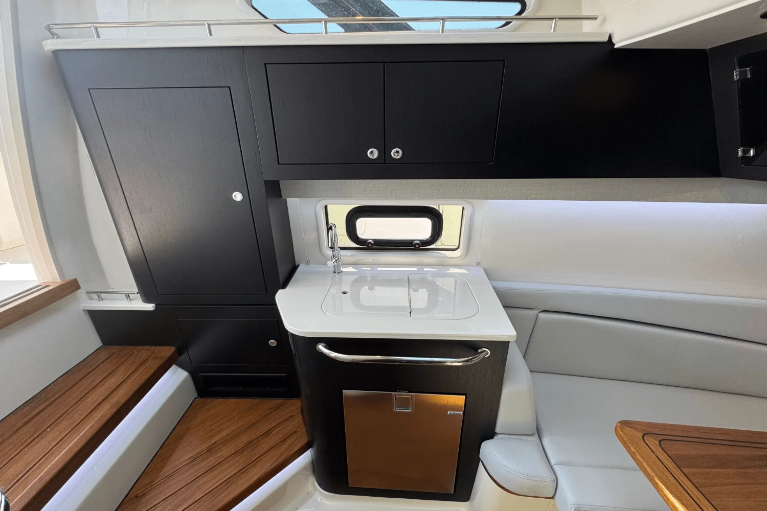 2025 Boston Whaler 380 Realm Image Thumbnail #52