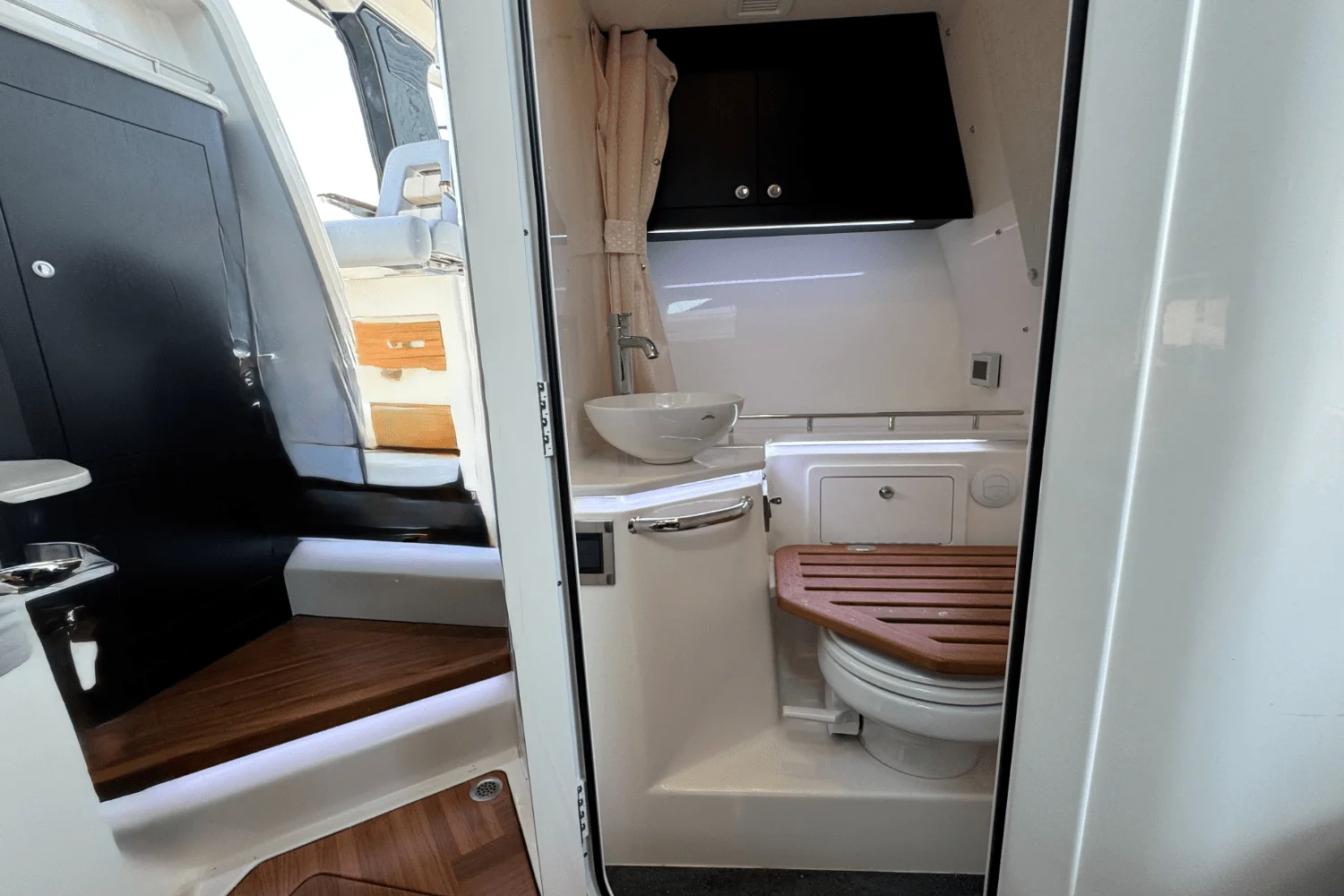 2025 Boston Whaler 380 Realm Image Thumbnail #67