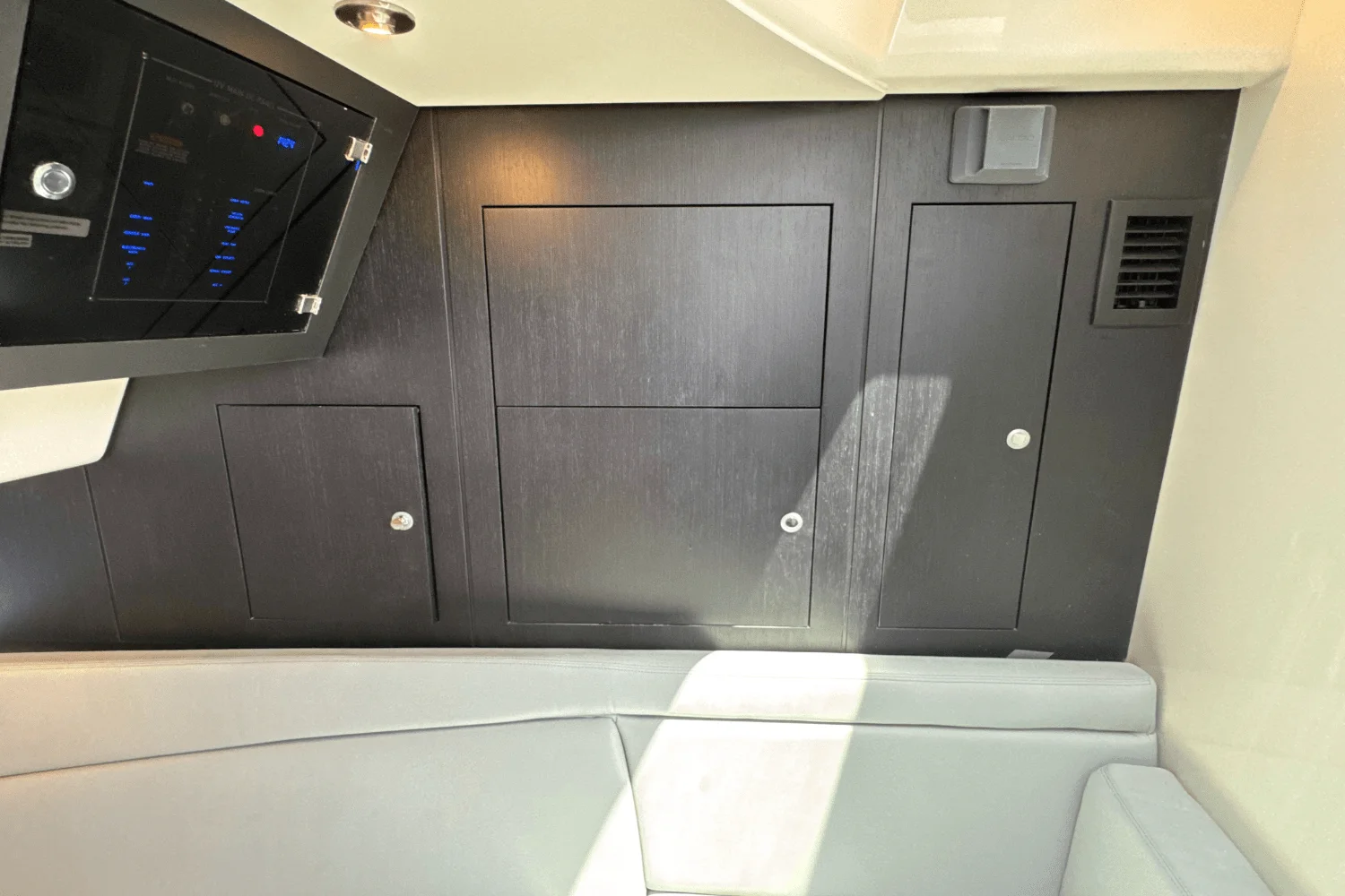 2025 Boston Whaler 380 Realm Image Thumbnail #64