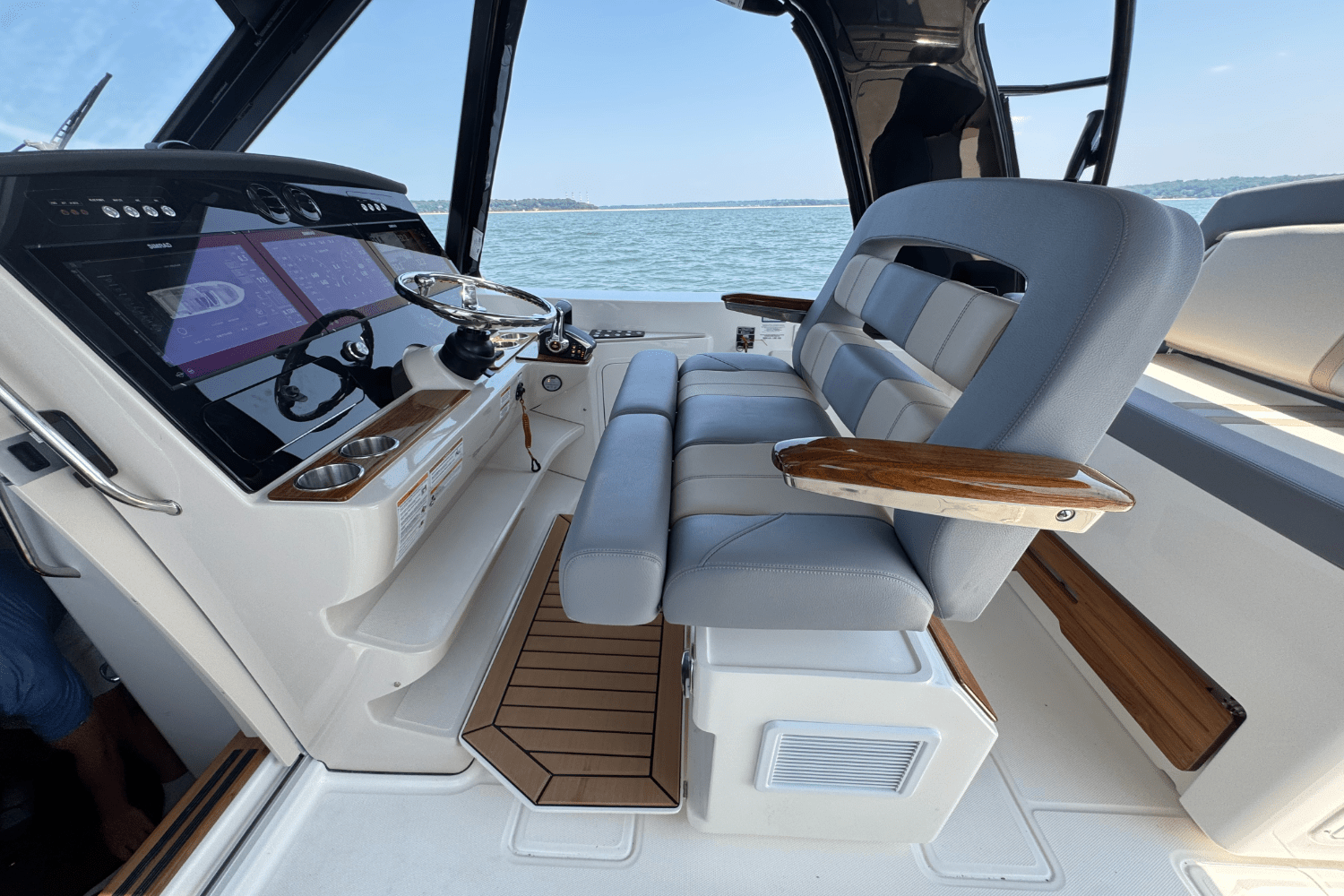2025 Boston Whaler 380 Realm Image Thumbnail #30