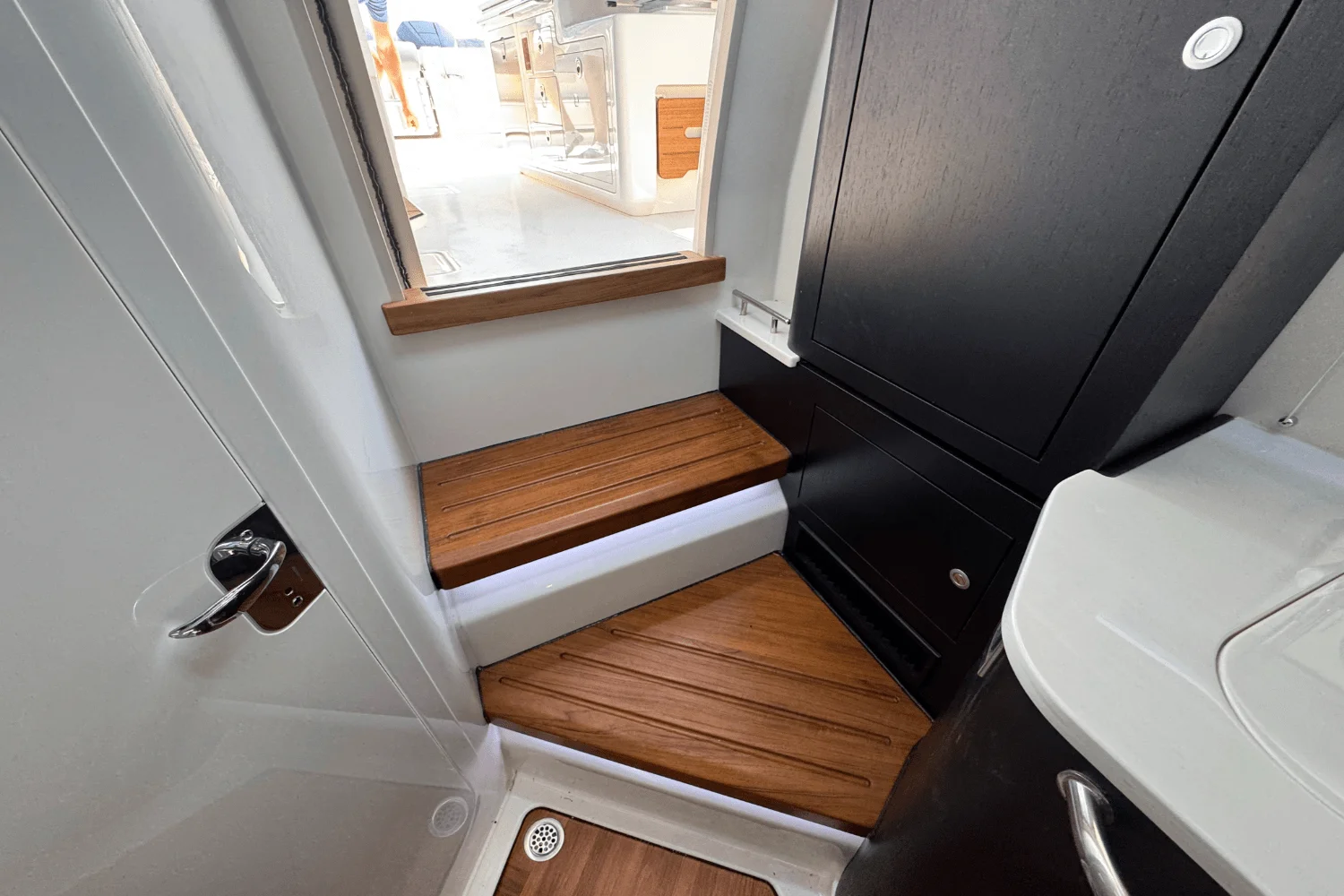 2025 Boston Whaler 380 Realm Image Thumbnail #51