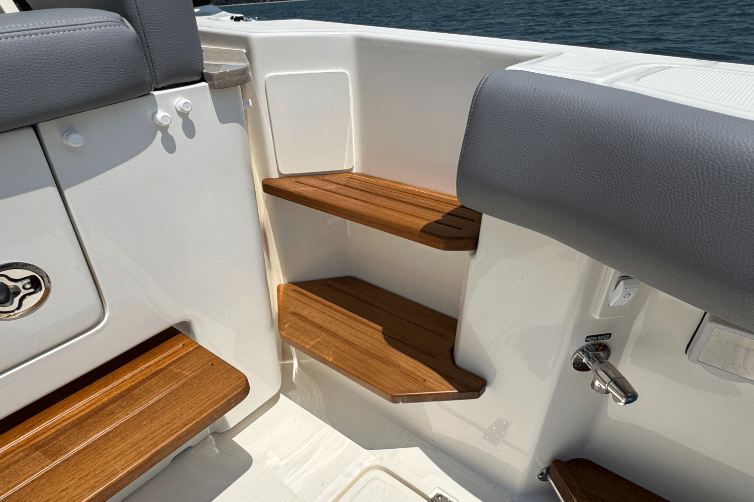 2025 Boston Whaler 380 Realm Image Thumbnail #15