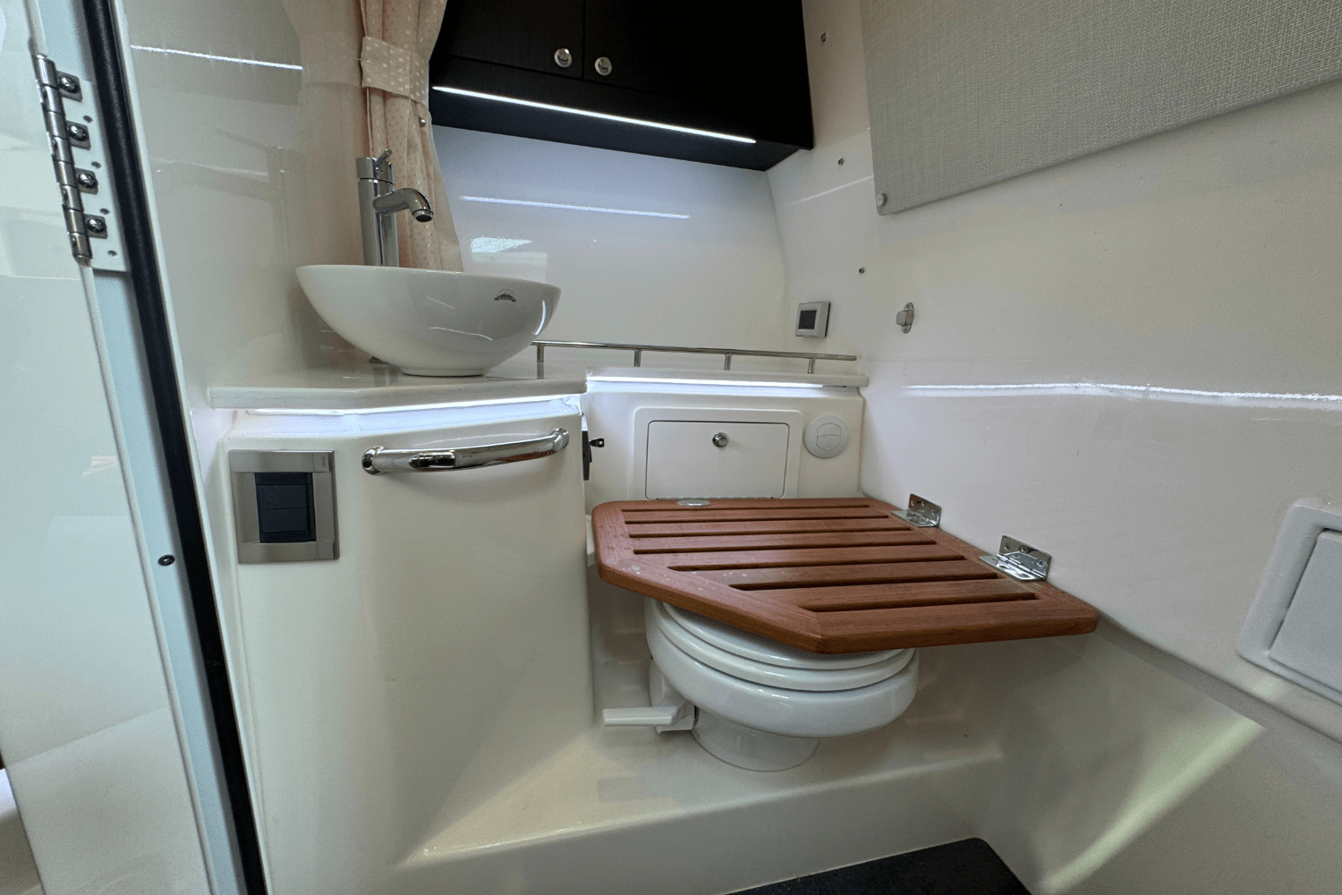 2025 Boston Whaler 380 Realm Image Thumbnail #68