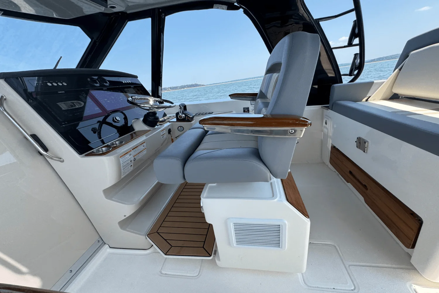 2025 Boston Whaler 380 Realm Image Thumbnail #29