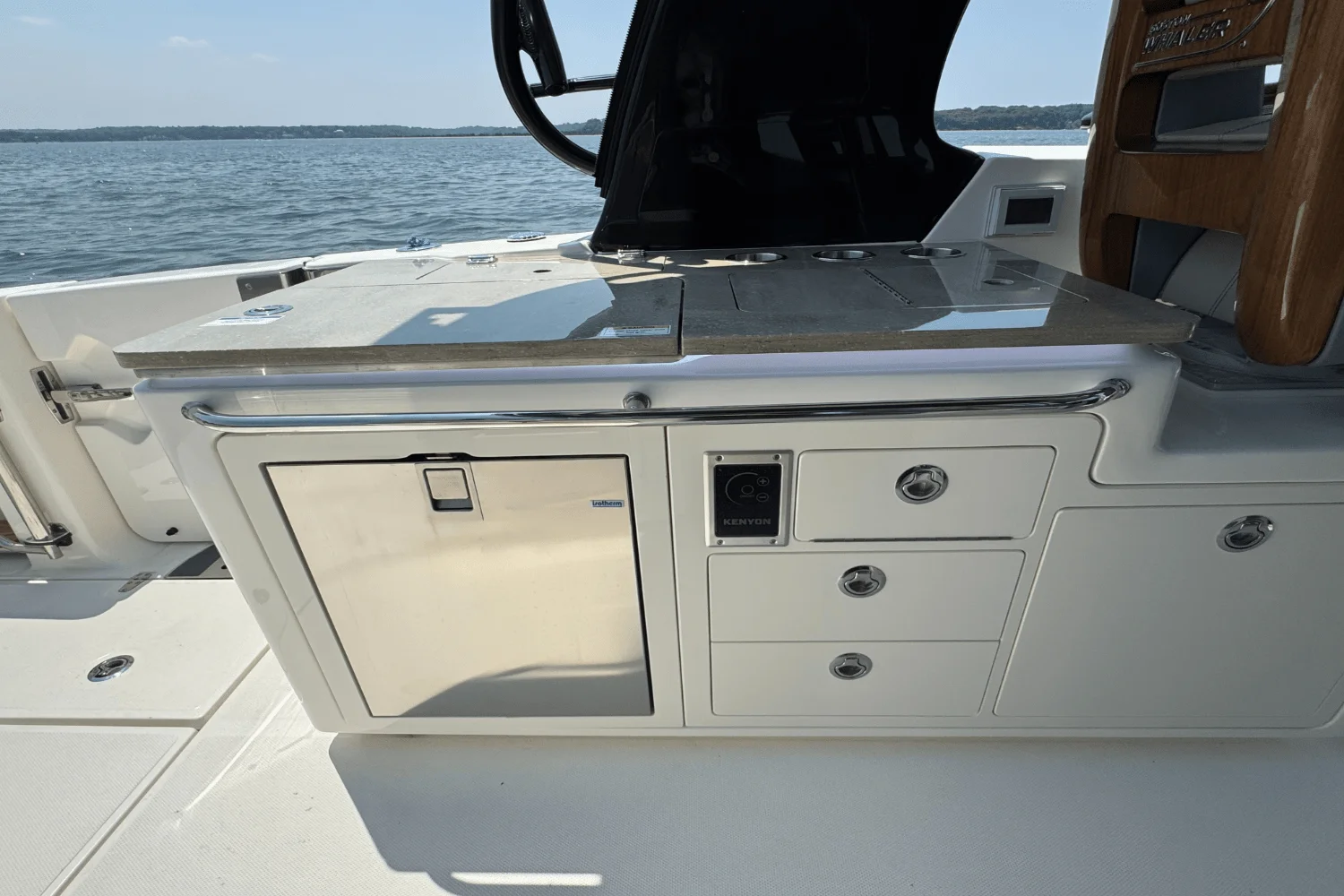 2025 Boston Whaler 380 Realm Image Thumbnail #40