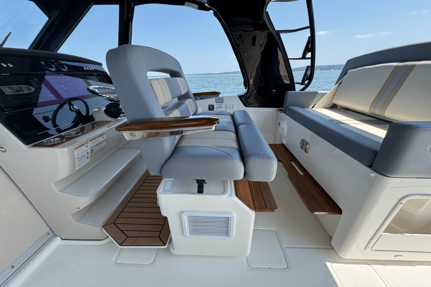 2025 Boston Whaler 380 Realm Image Thumbnail #28