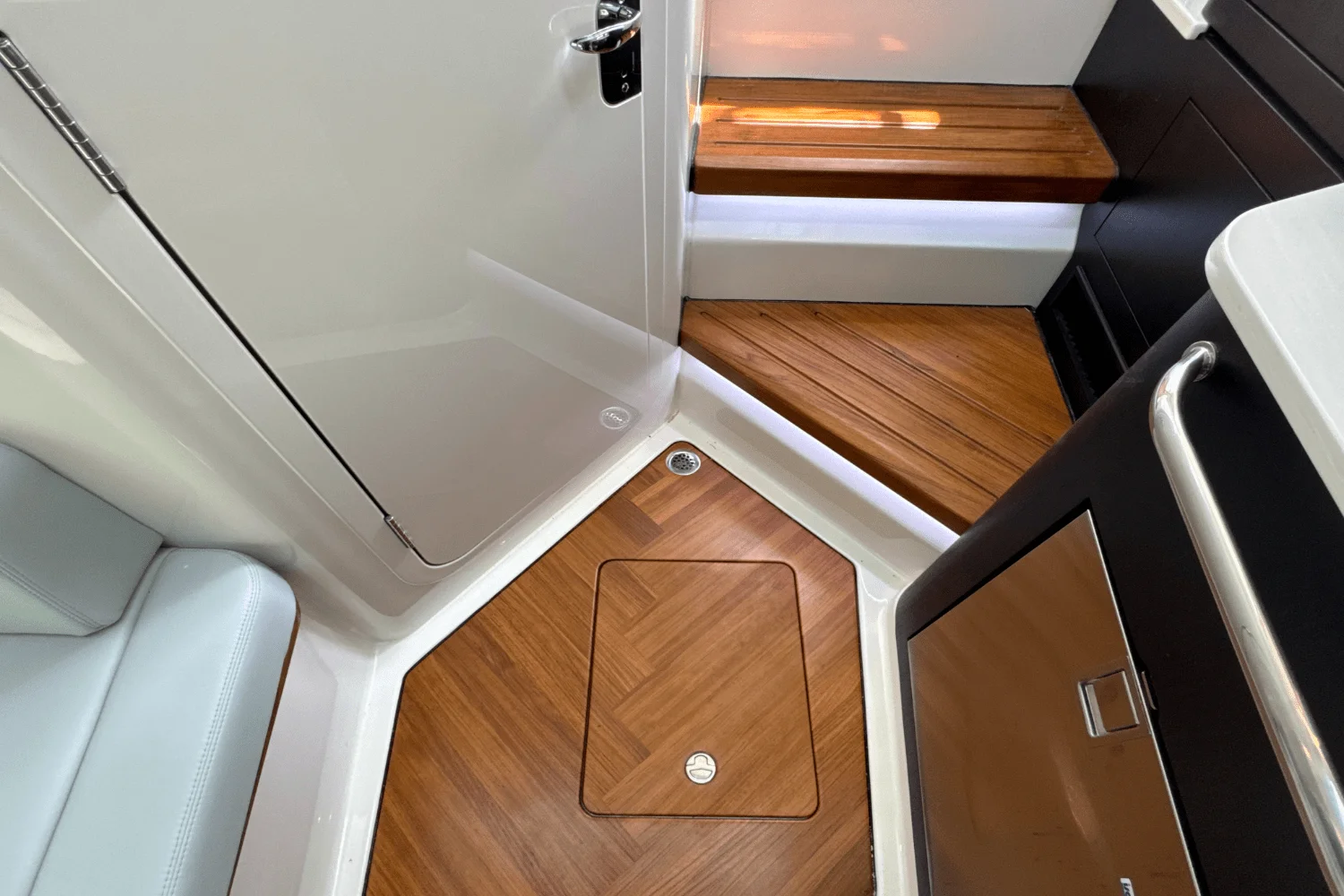 2025 Boston Whaler 380 Realm Image Thumbnail #66