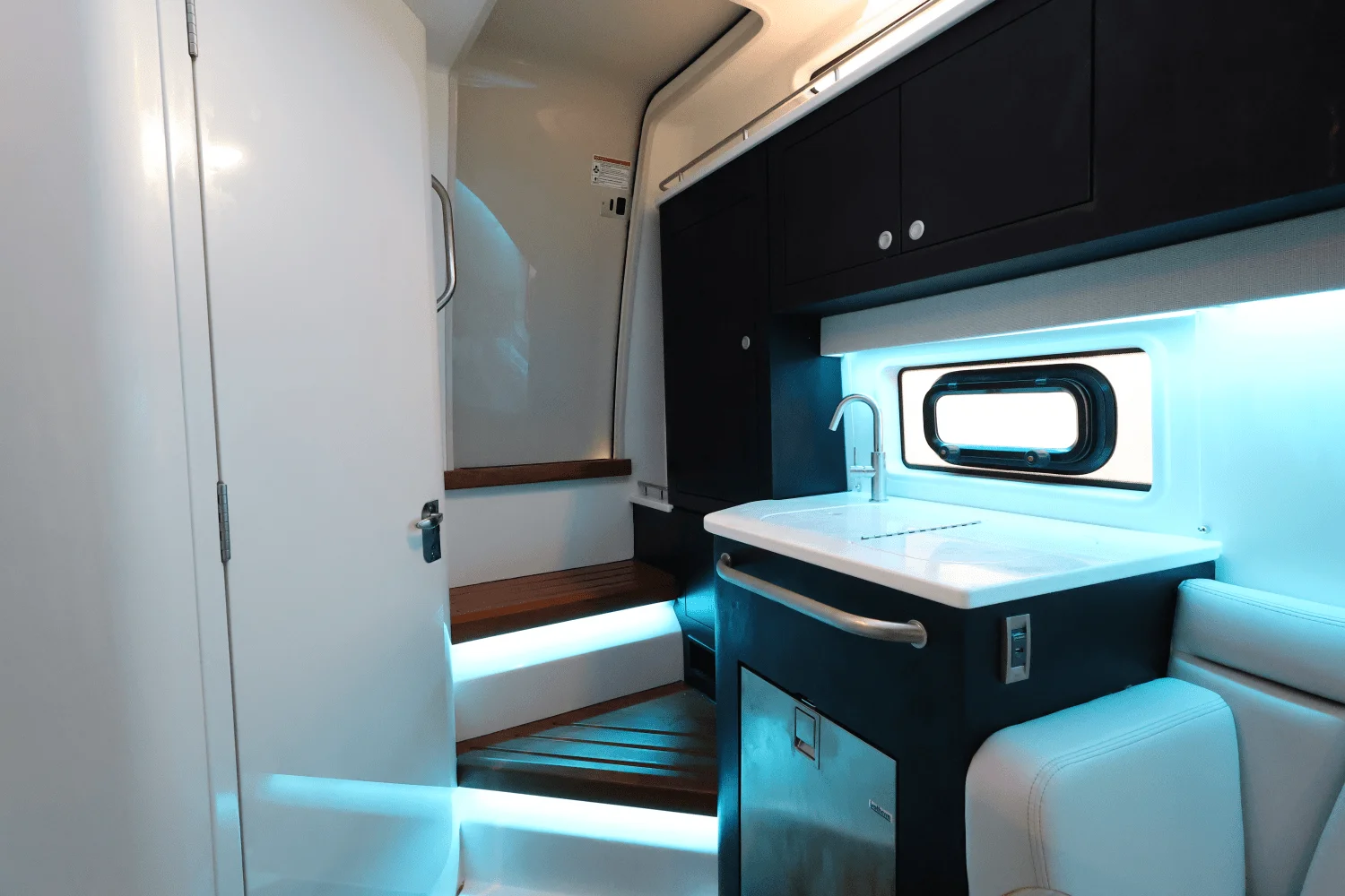 2025 Boston Whaler 380 Realm Image Thumbnail #26