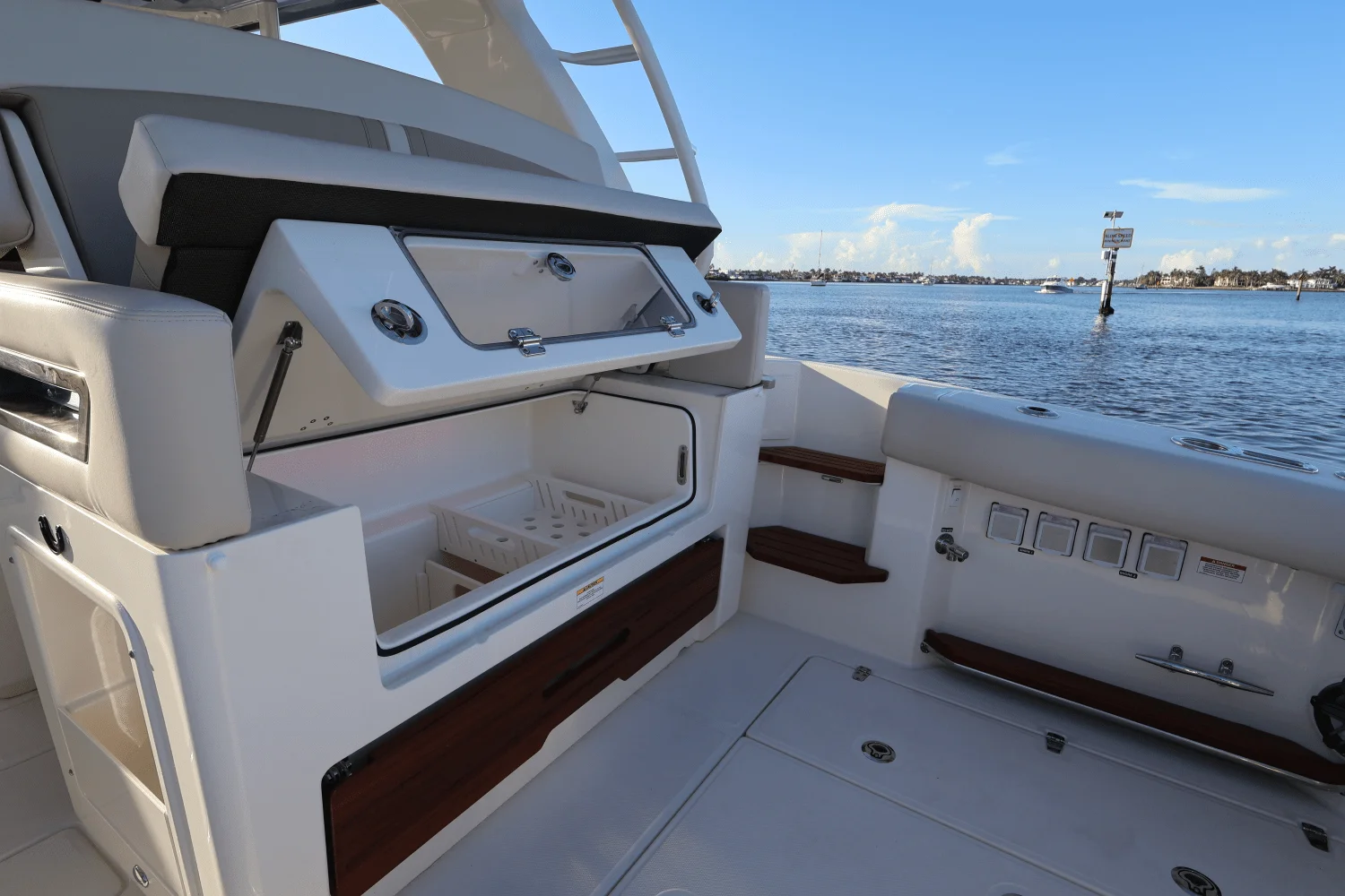 2025 Boston Whaler 380 Realm Image Thumbnail #51