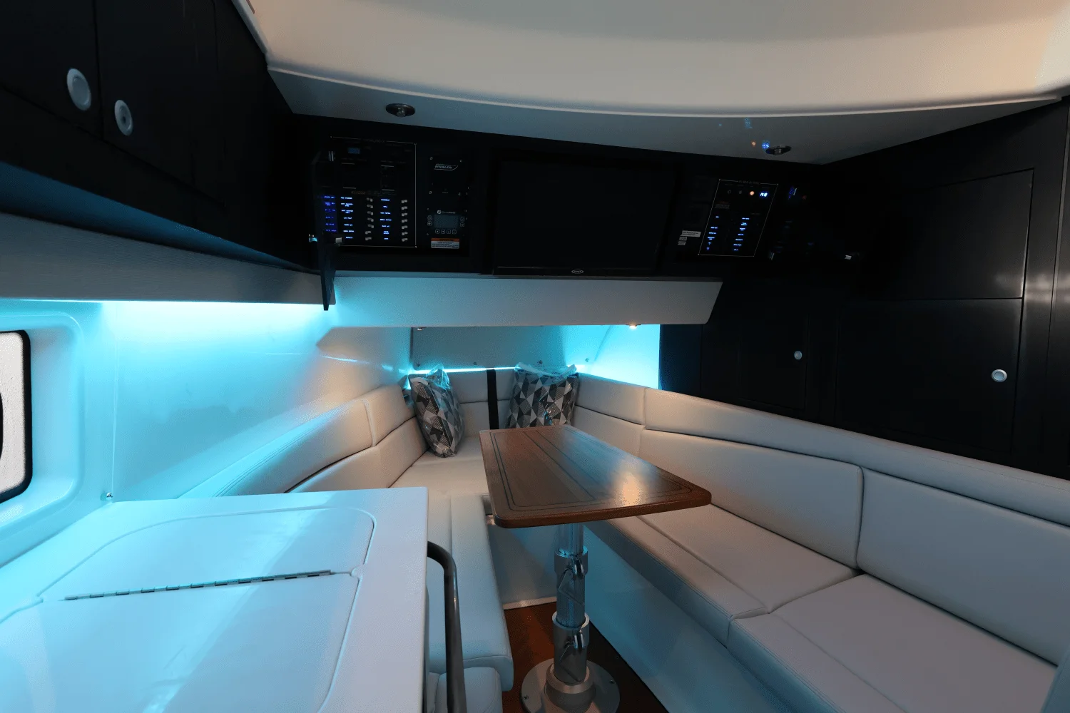 2025 Boston Whaler 380 Realm Image Thumbnail #30