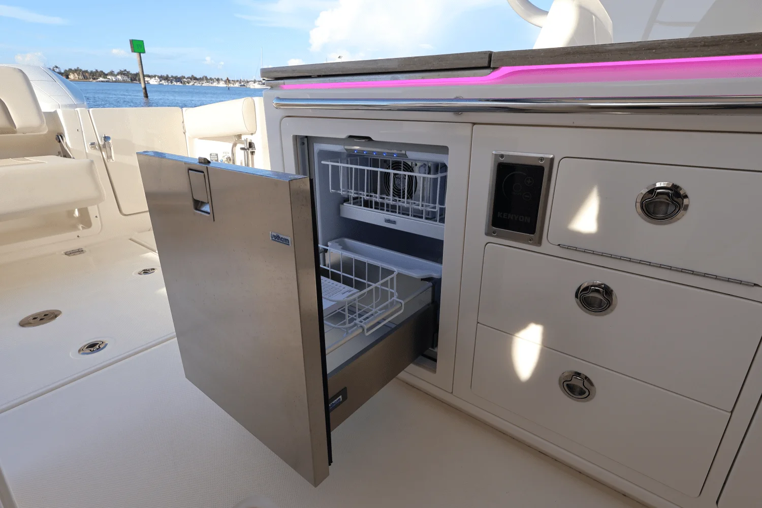 2025 Boston Whaler 380 Realm Image Thumbnail #48