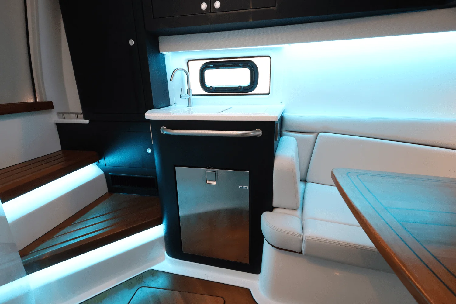 2025 Boston Whaler 380 Realm Image Thumbnail #27