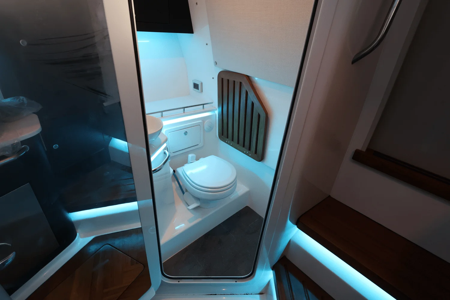 2025 Boston Whaler 380 Realm Image Thumbnail #31