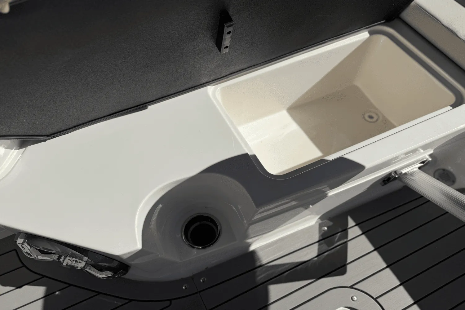 2022 Sea Ray SPX 230 OB Image Thumbnail #21