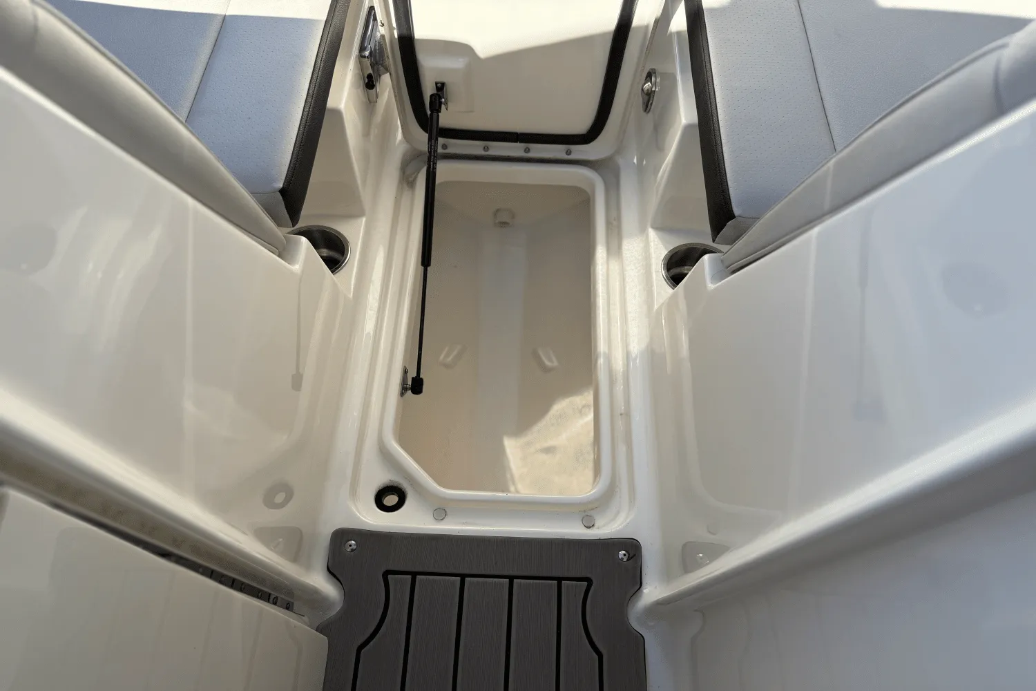 2022 Sea Ray SPX 230 OB Image Thumbnail #47