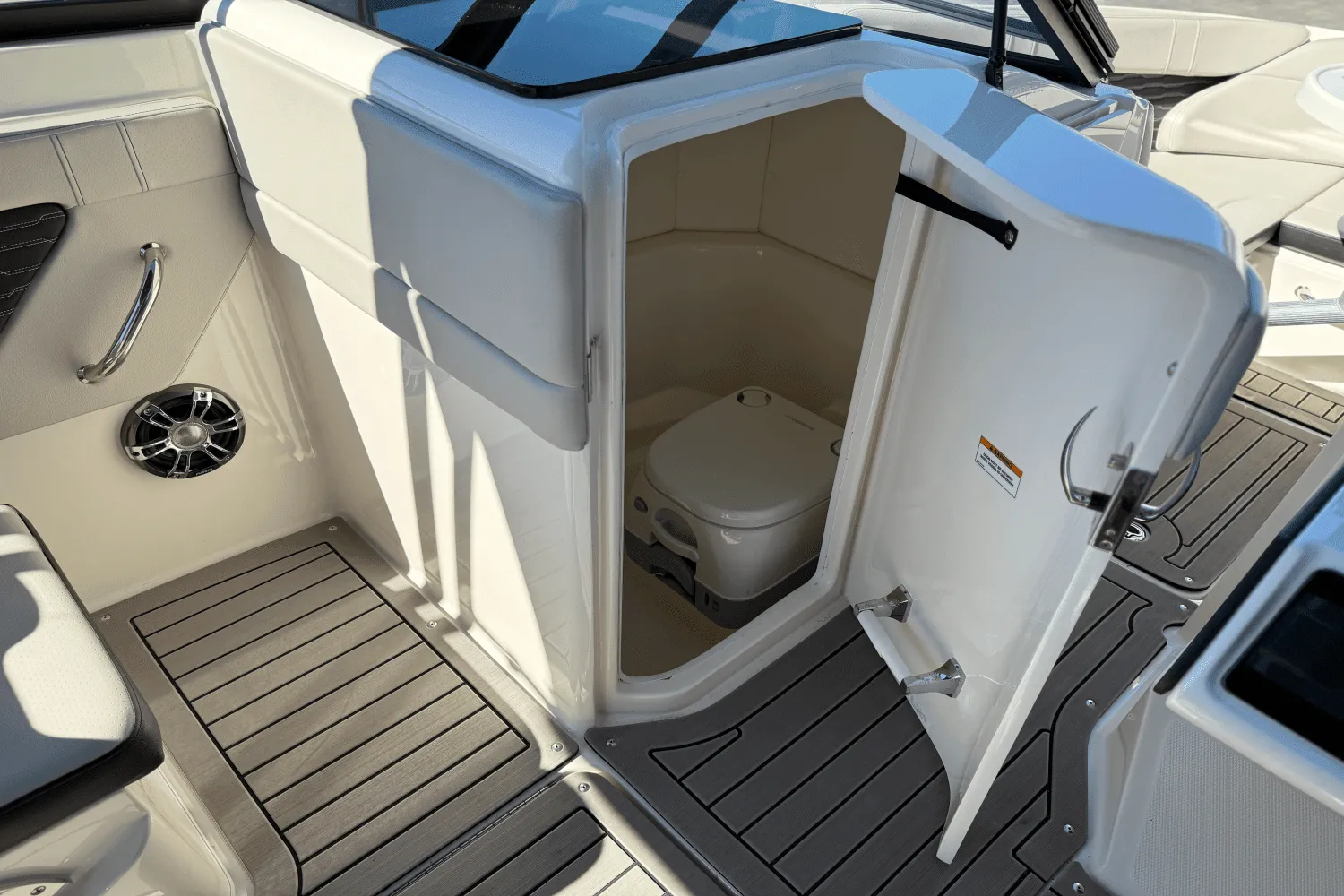 2022 Sea Ray SPX 230 OB Image Thumbnail #28