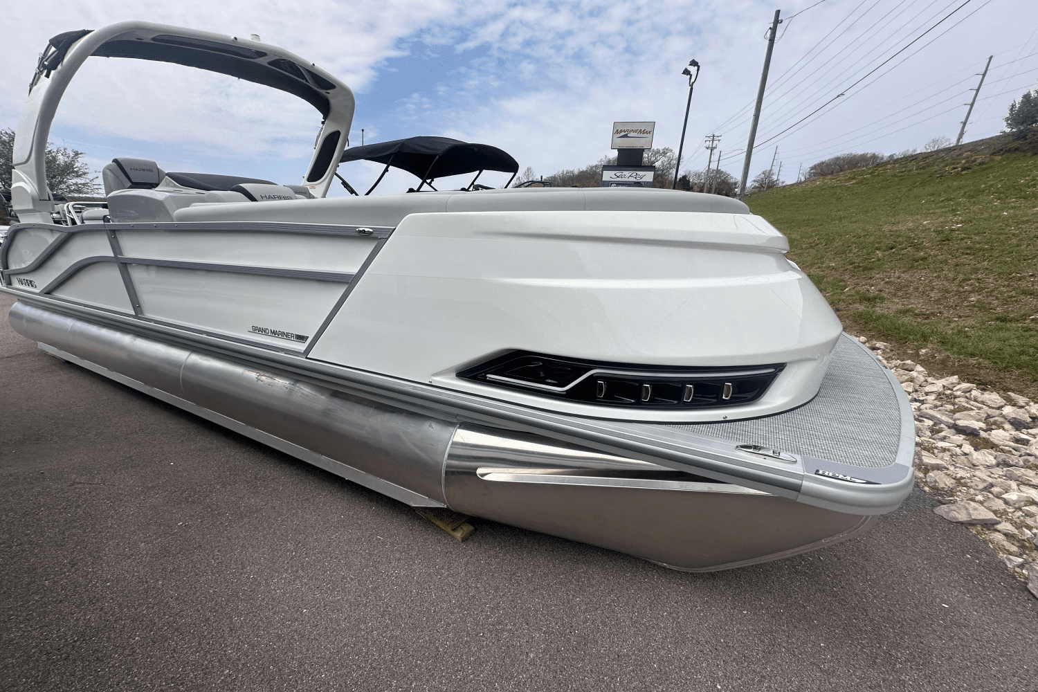 2025 Harris Grand Mariner 250 Image Thumbnail #0