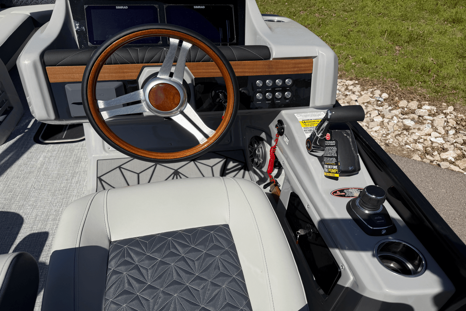 2025 Harris Grand Mariner 250 Image Thumbnail #22